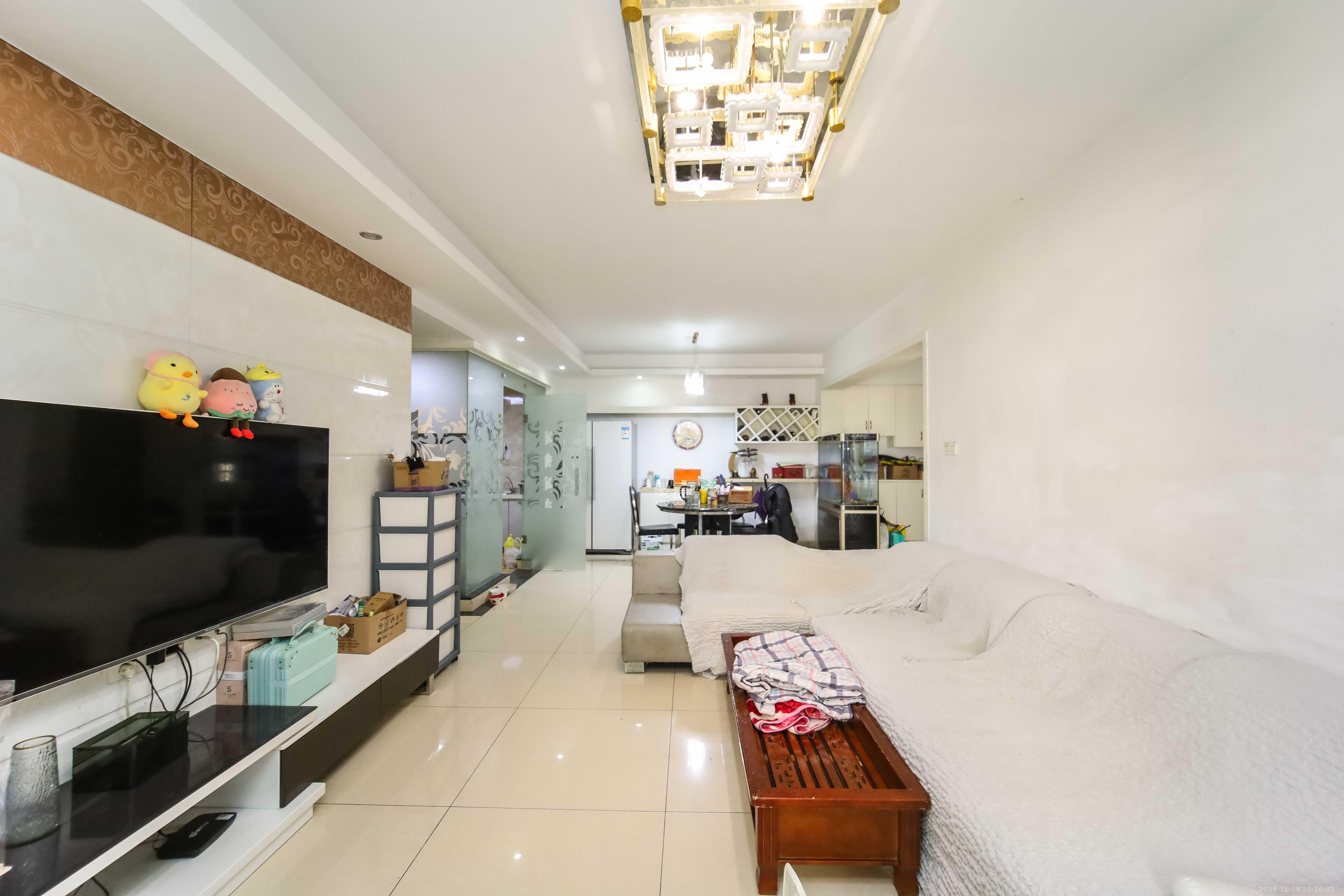 鸿基橄榄君庭  4室2厅2卫    130.0万客厅