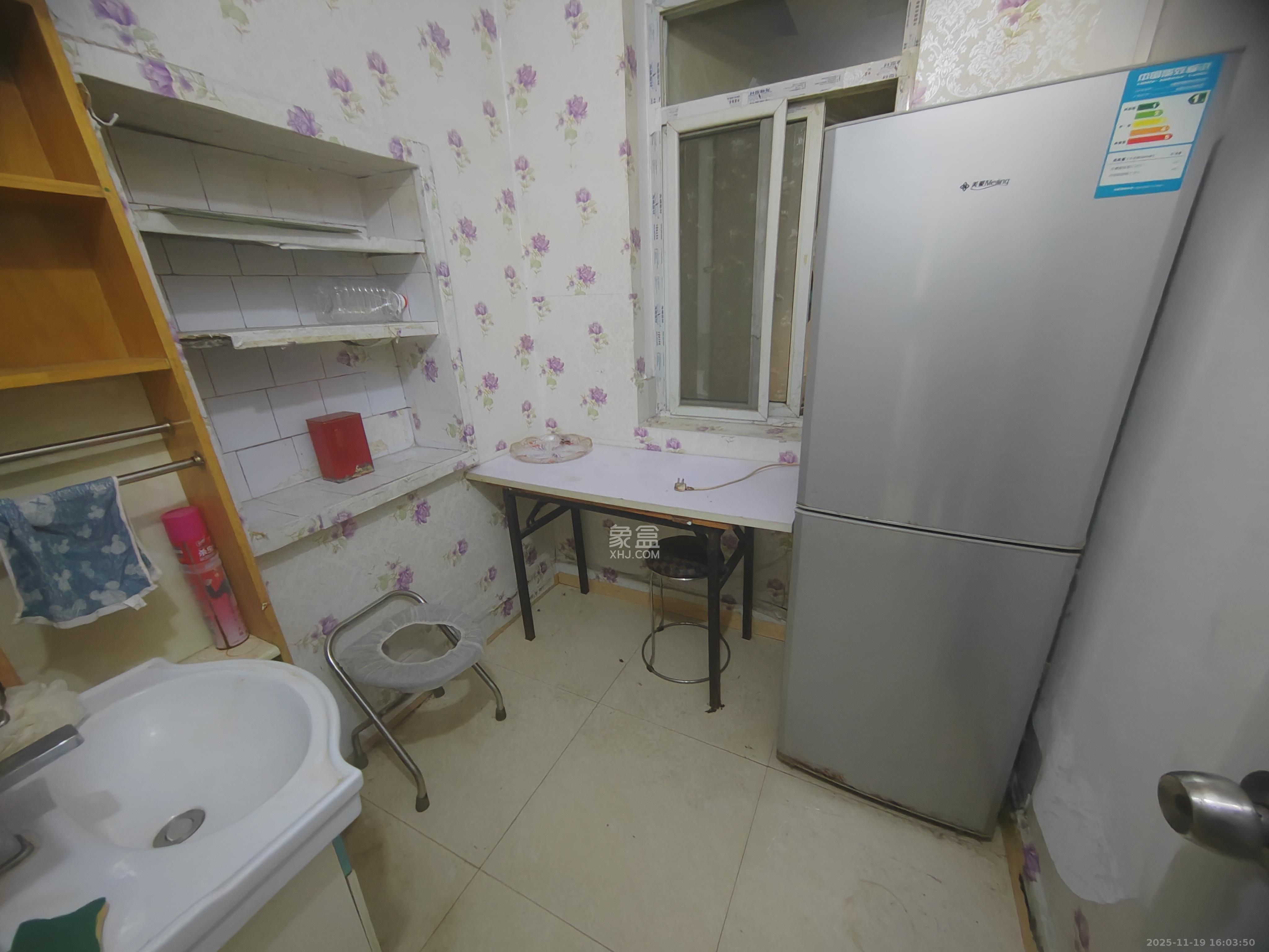 红花坡社区  2室1厅1卫    1250.0元/月室内图