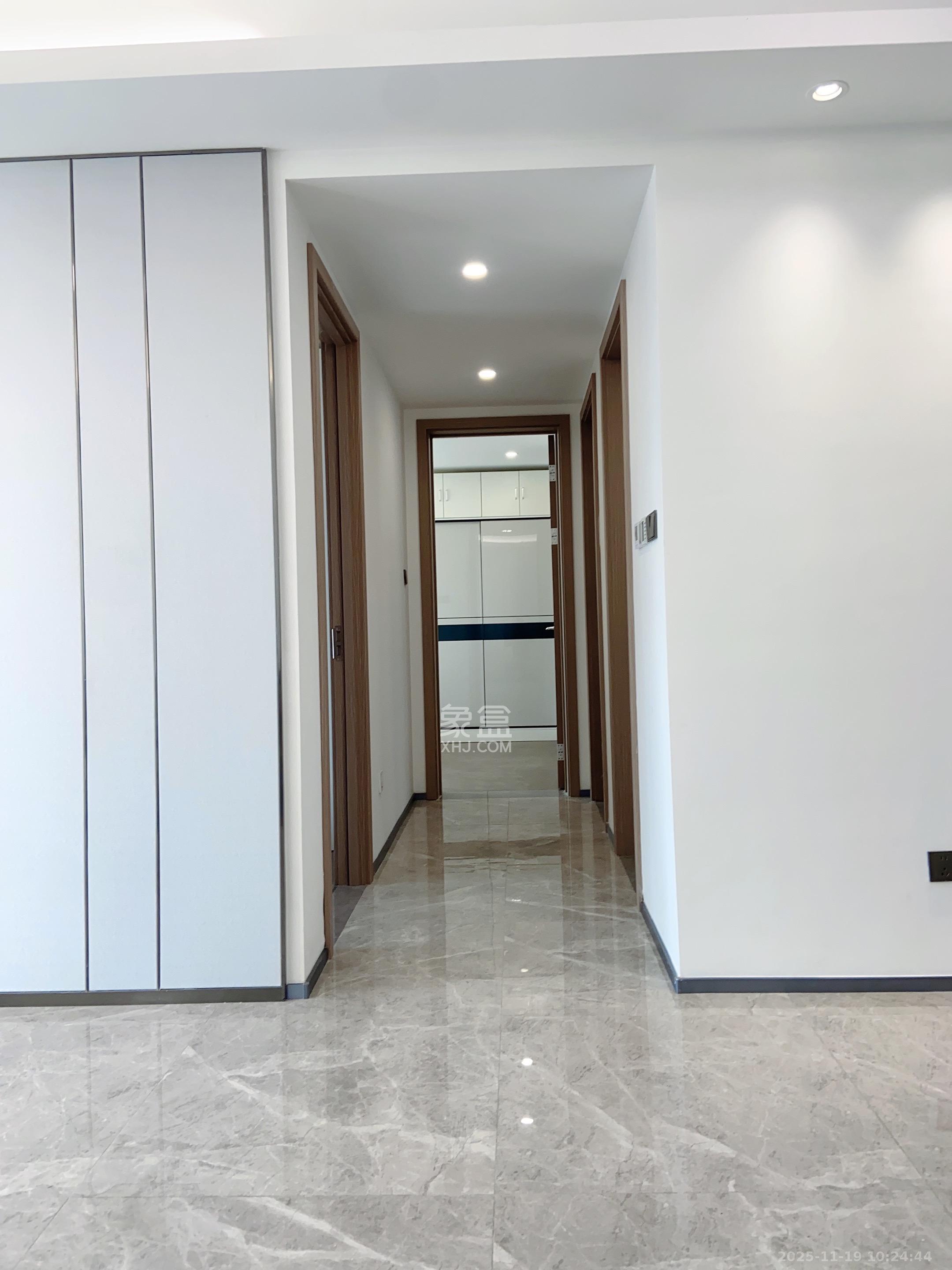 旭辉铂宸府  3室2厅2卫    2500.0元/月室内图