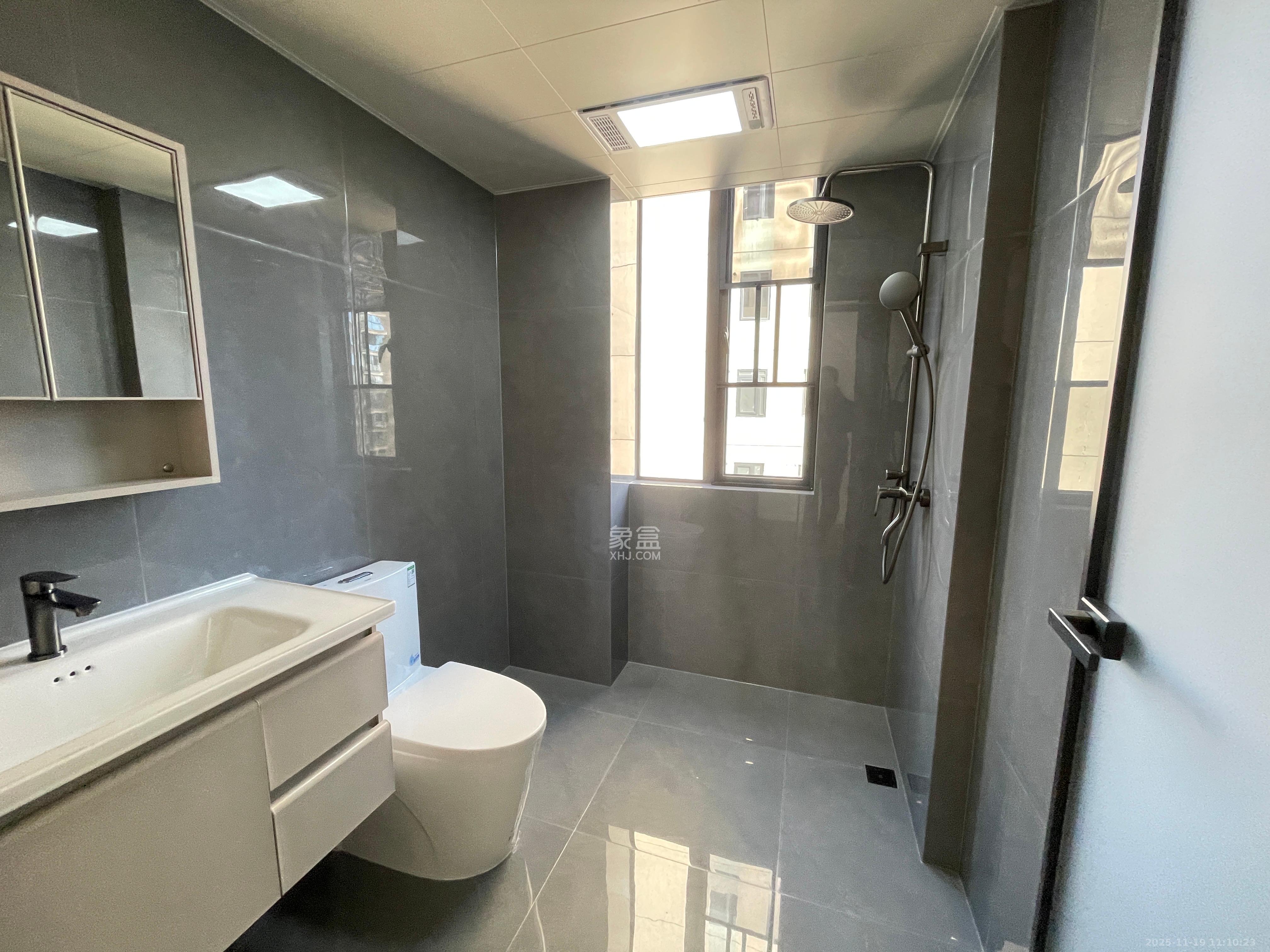 岭福家苑(天心佳苑) 3室2厅2卫 3400.0元/月 岭福家苑(天心佳苑) 3室2厅2卫 3400.0元/月室内图