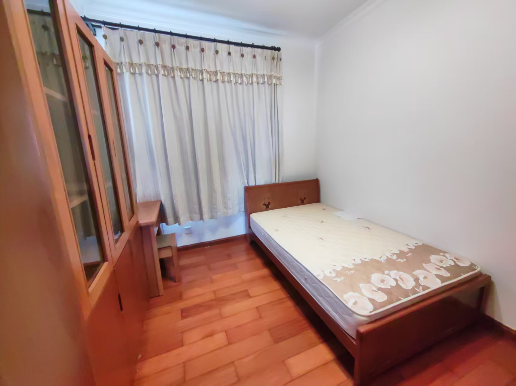 利亨花园 4室2厅2卫 4000.0元/月 利亨花园 4室2厅2卫 4000.0元/月室内图