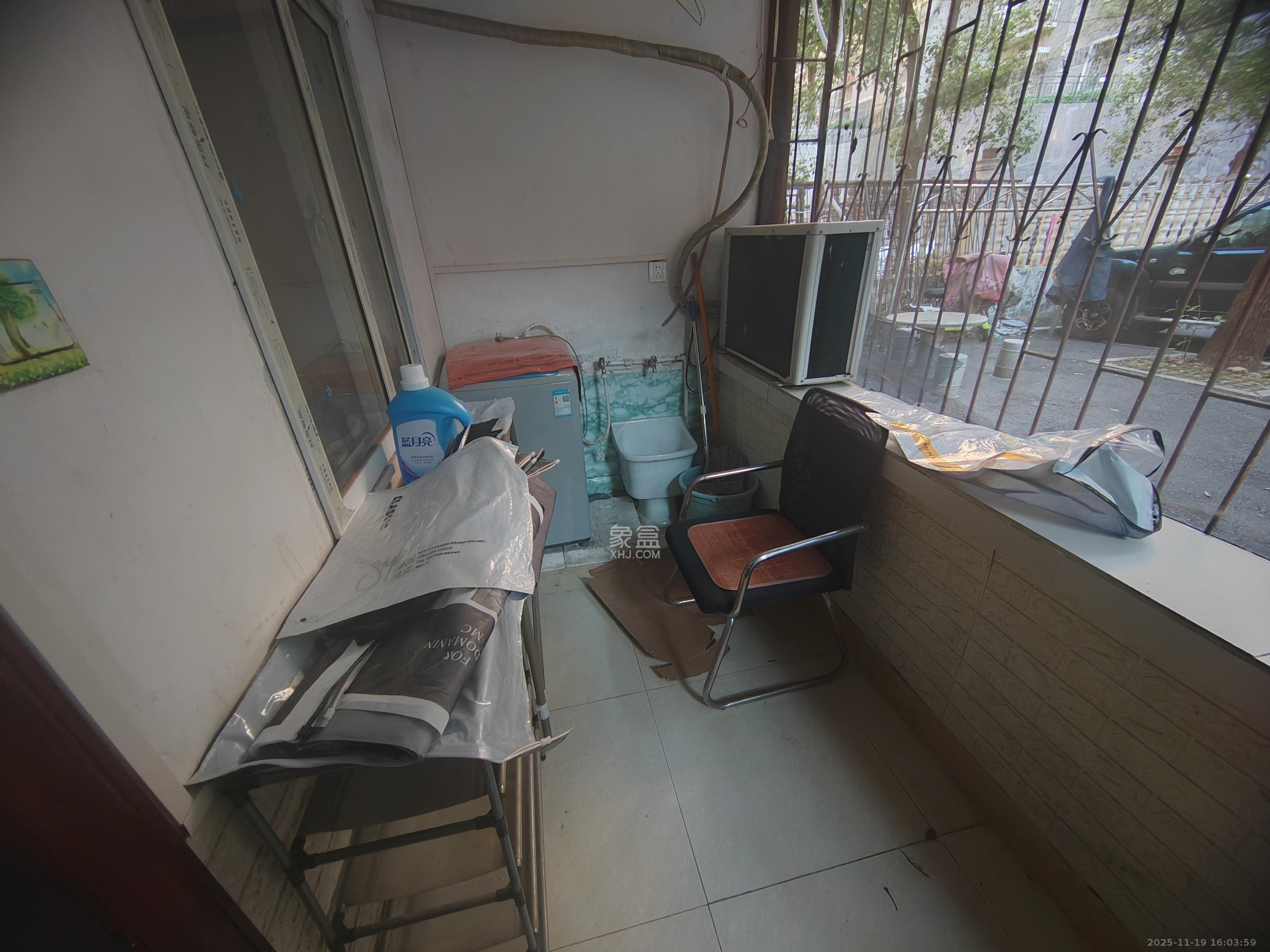 红花坡社区  2室1厅1卫    1250.0元/月室内图