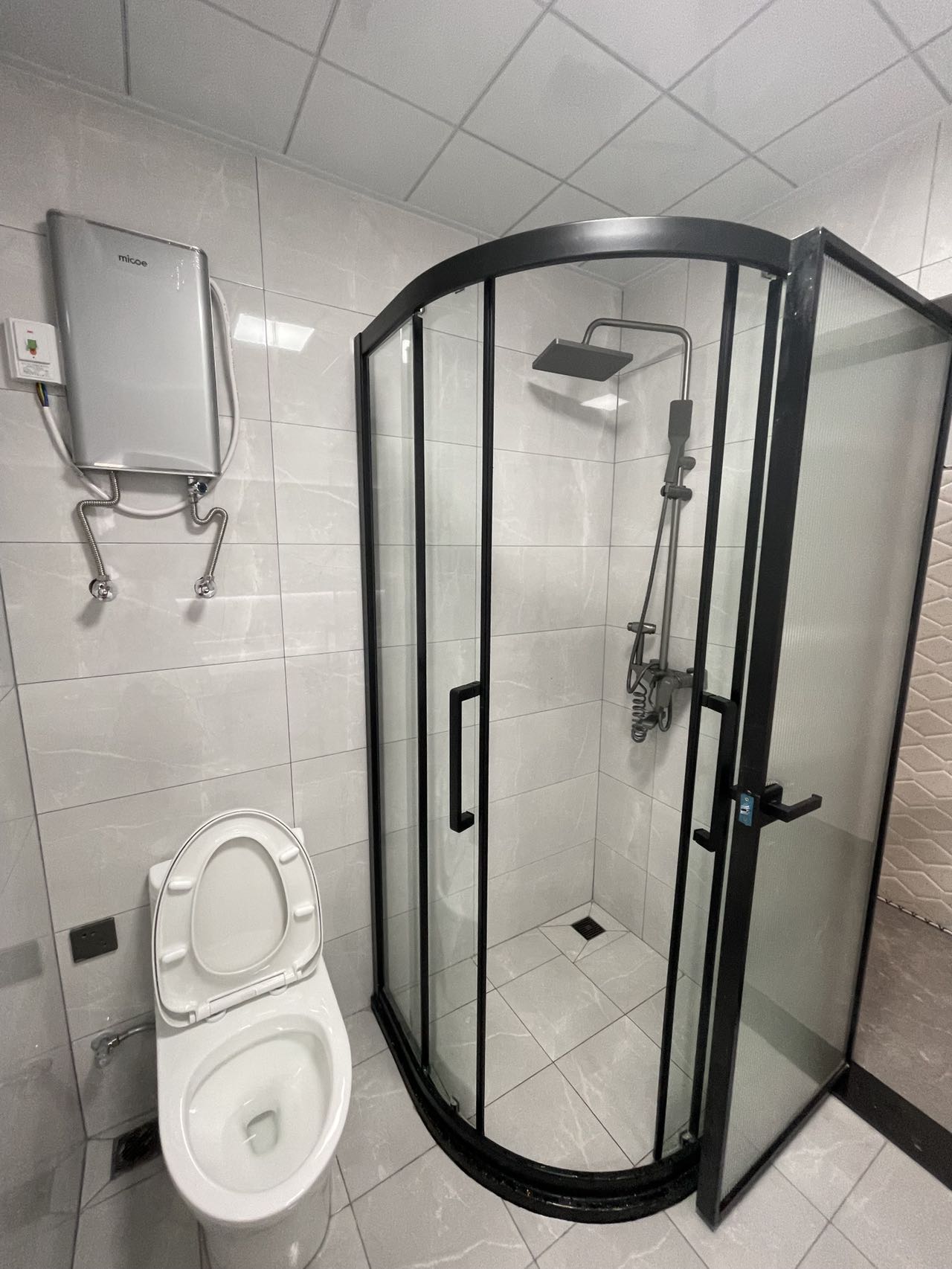 绿地海长流一期  2室2厅2卫    3200.0元/月室内图