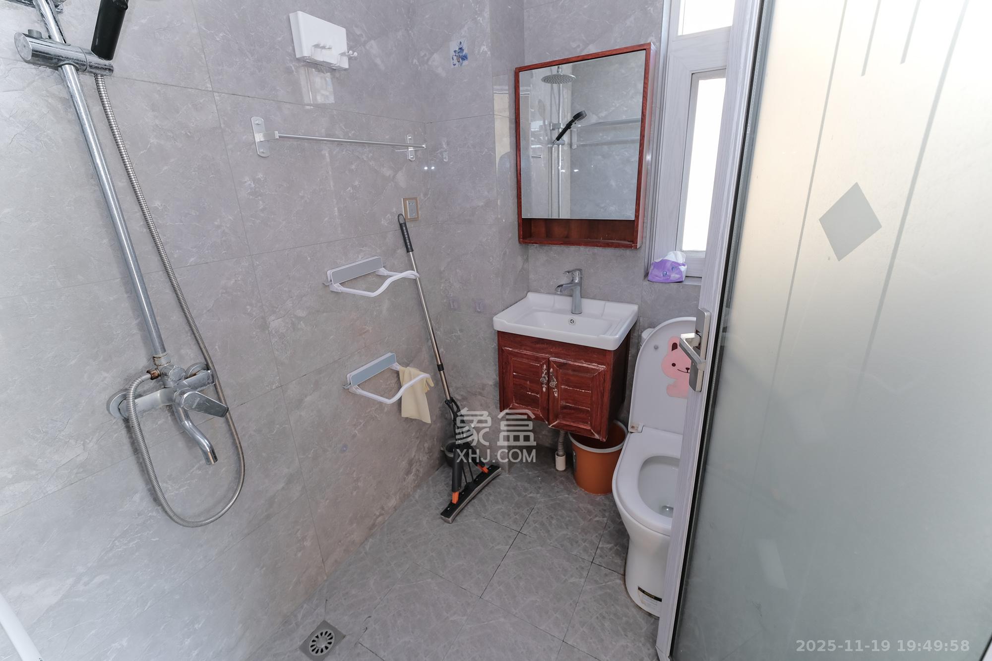 荣盛花语城  3室2厅1卫    100.0万卫生间