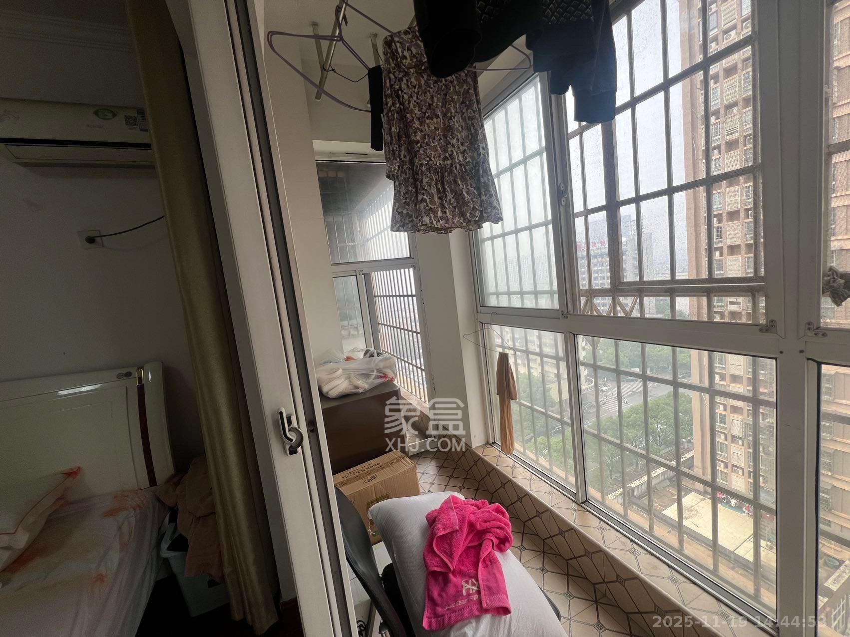 上河国际C区  3室2厅2卫    2700.0元/月室内图