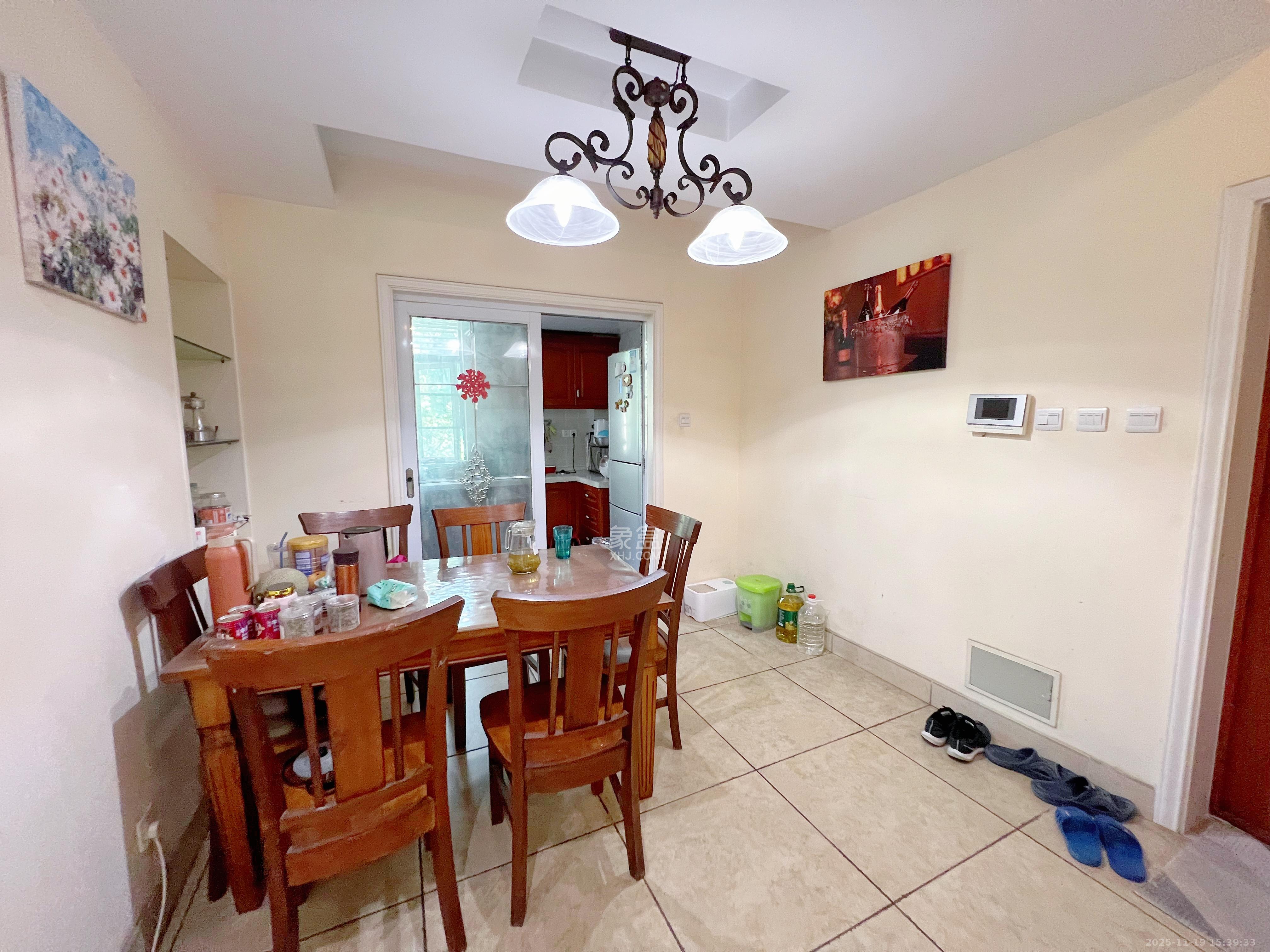 中城丽景香山园 4室2厅2卫 3600.0元/月 中城丽景香山园 4室2厅2卫 3600.0元/月室内图