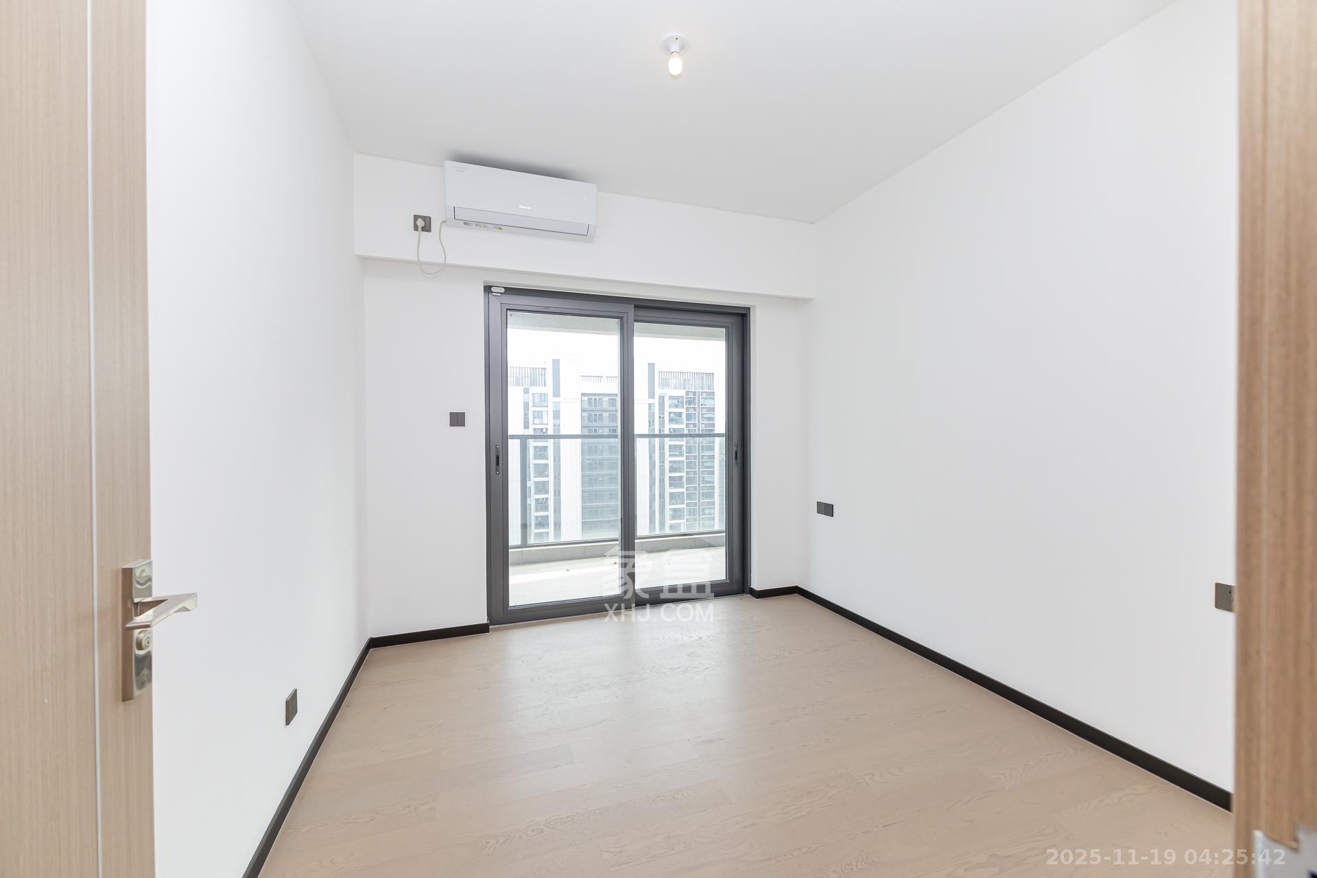 时代倾城汀蓝（时代倾城六期）  3室2厅2卫    138.0万卧室