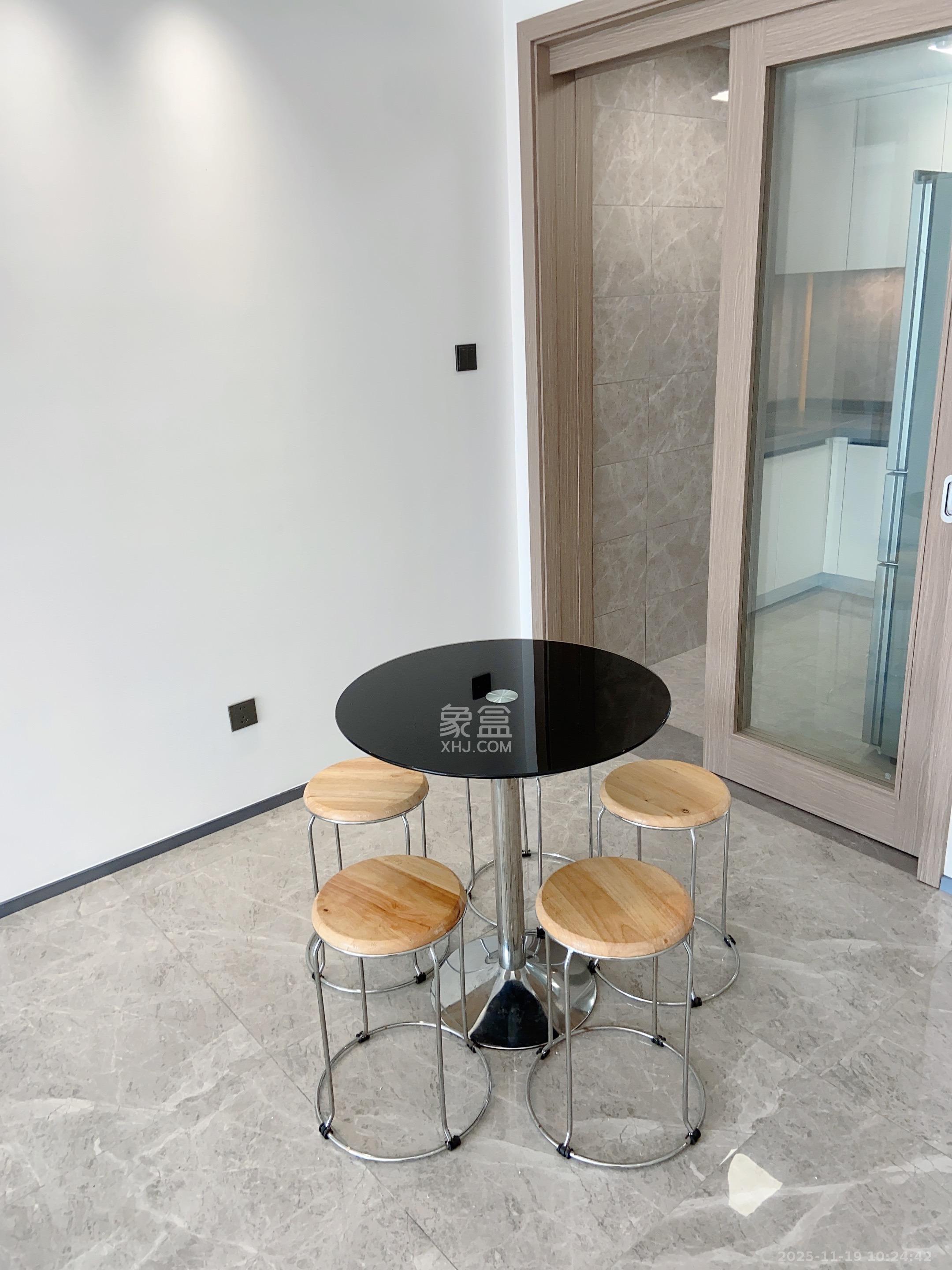 旭辉铂宸府  3室2厅2卫    2500.0元/月室内图