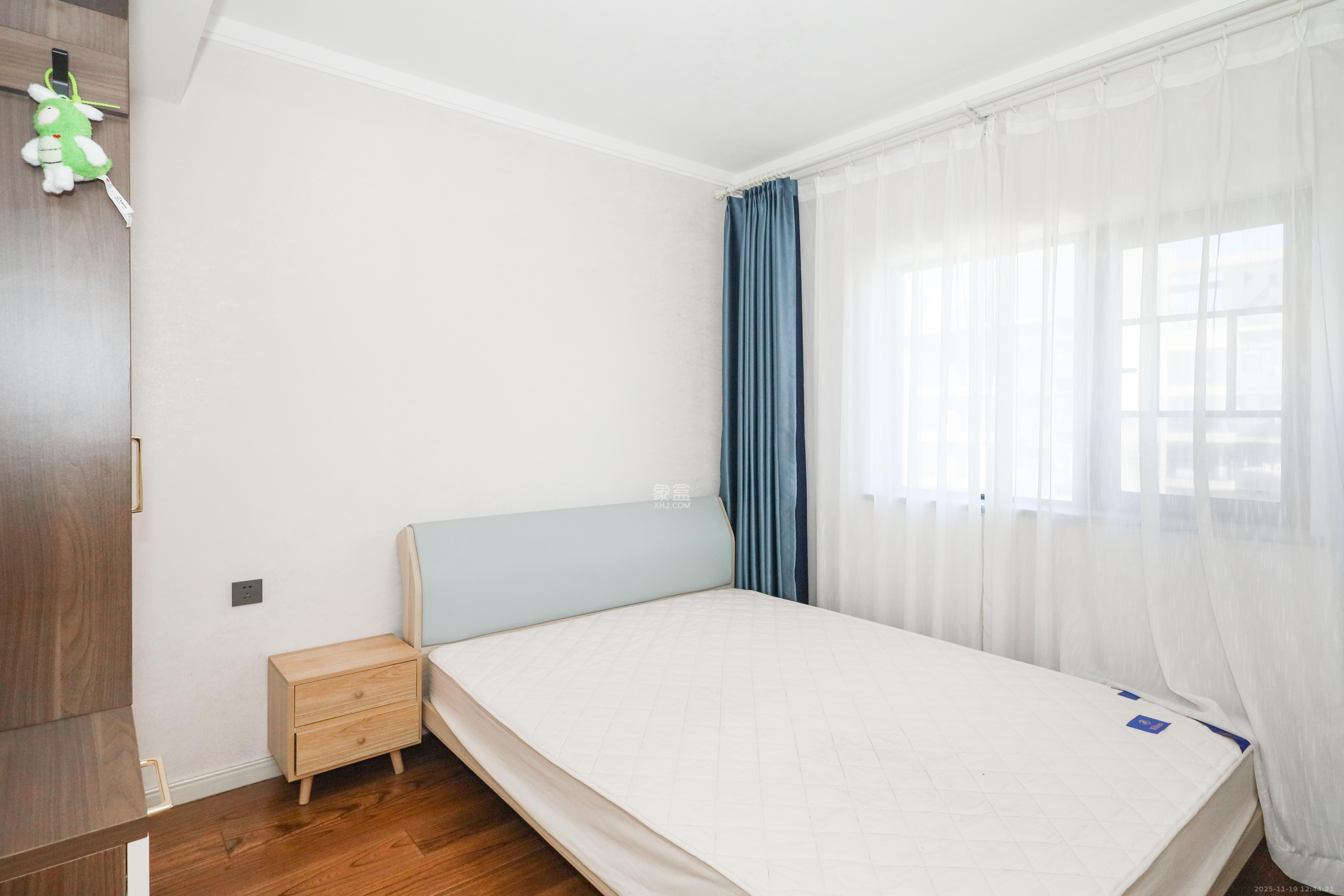 万科金色梦想B区  3室2厅2卫    145.0万卧室