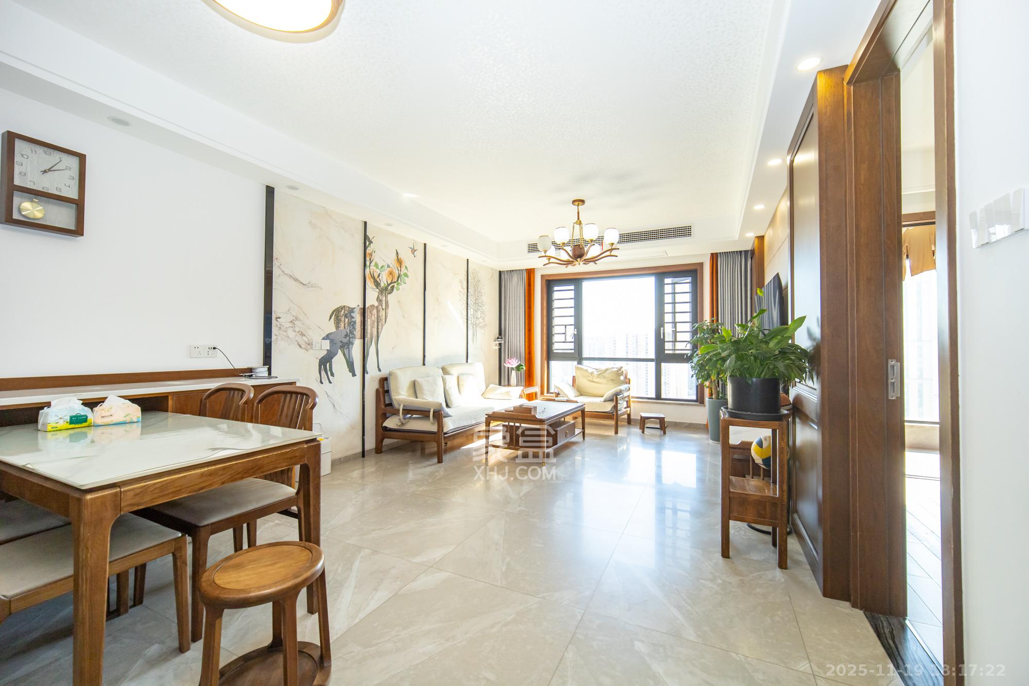 星湖湾二期高层 4室2厅2卫 136.0万 星湖湾二期高层 4室2厅2卫 136.0万客厅