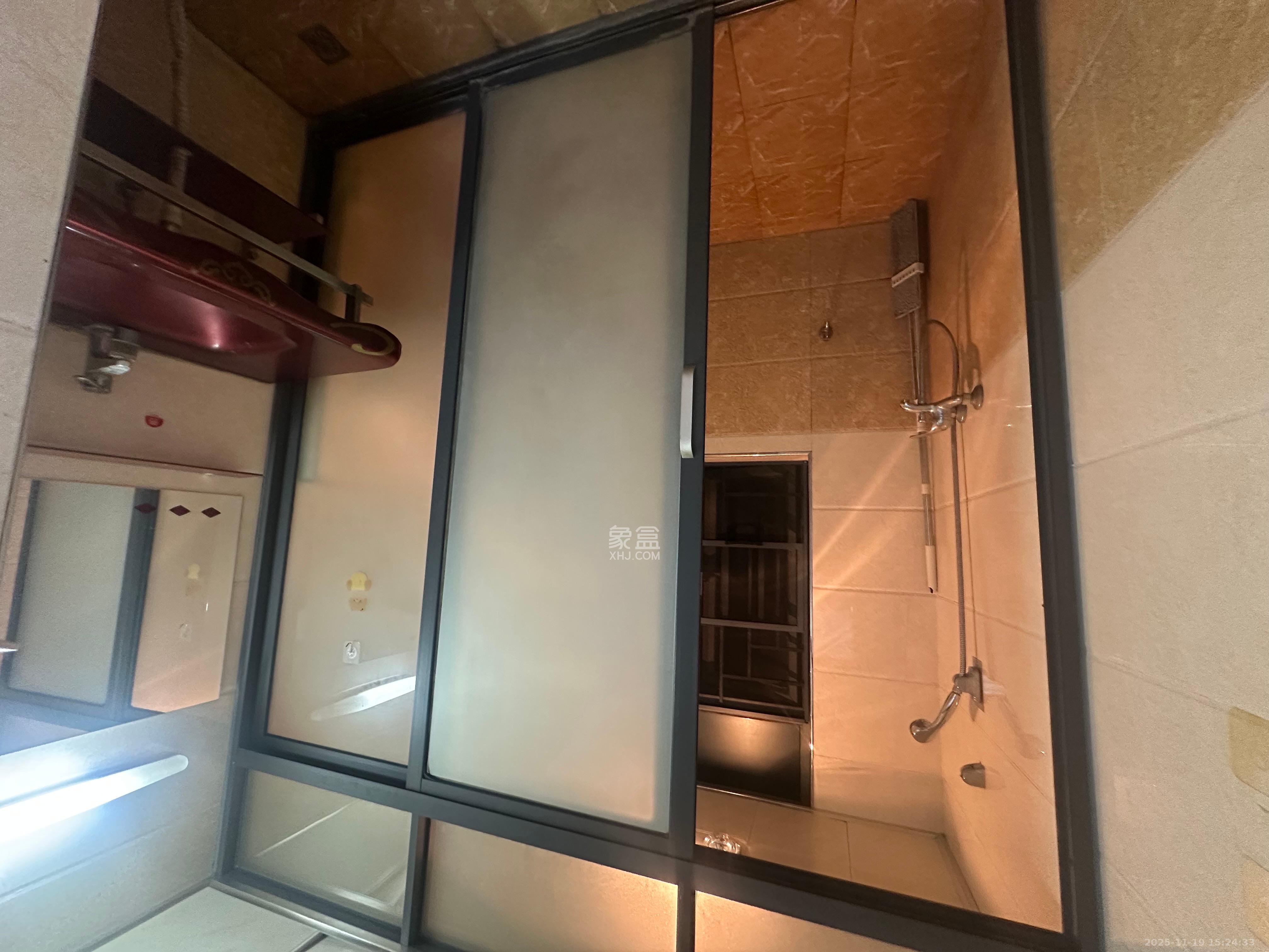 新城新世界一二三期 2室2厅1卫 2100.0元/月 新城新世界一二三期 2室2厅1卫 2100.0元/月室内图