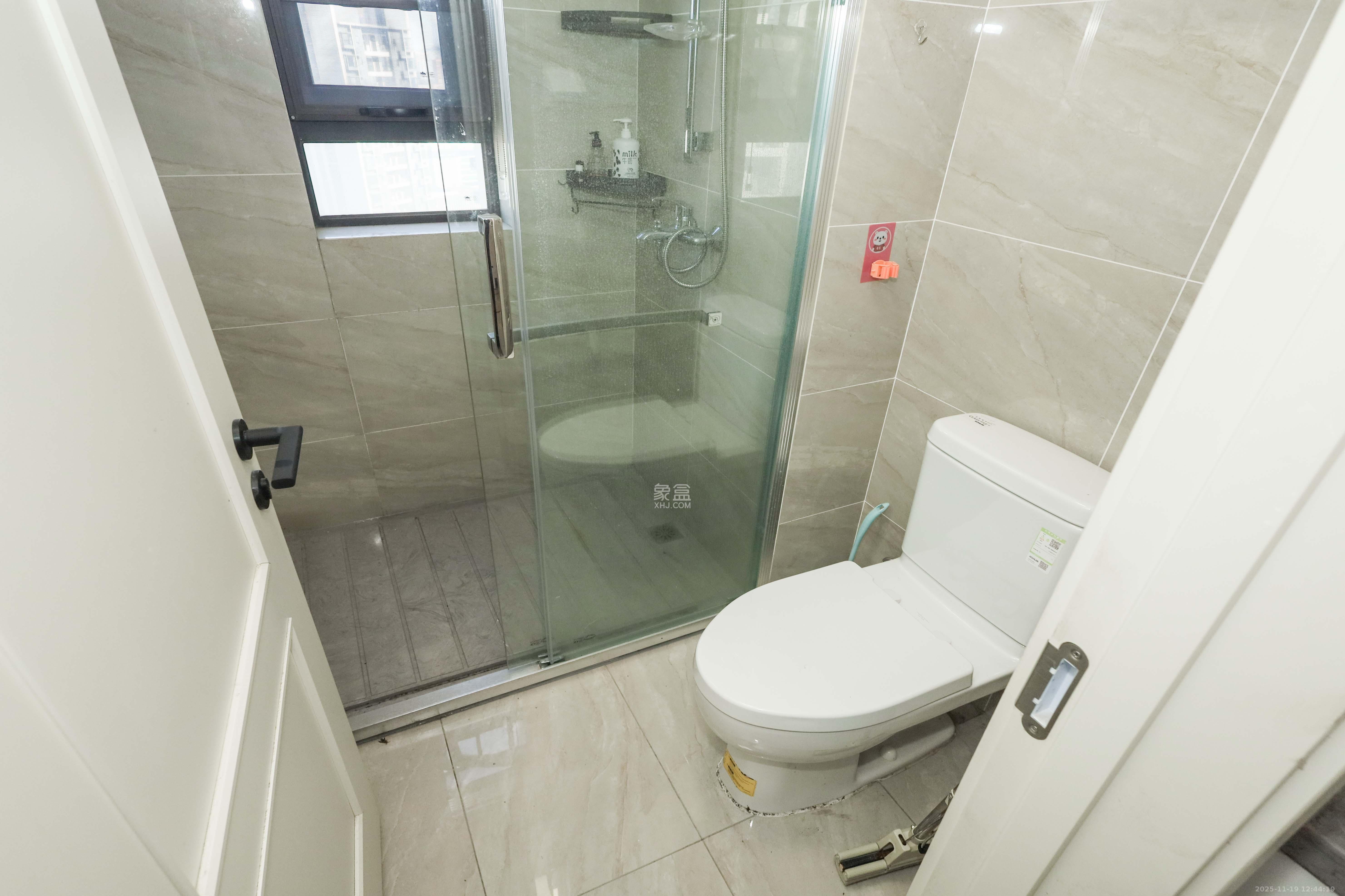 万科金色梦想B区  3室2厅2卫    145.0万卫生间