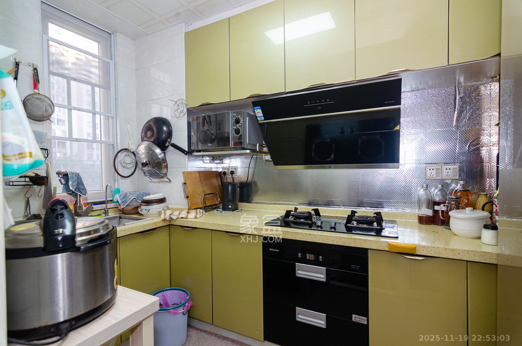 金地三千府(金地湖山樾、金地自在城) 3室2厅1卫 53.8万 金地三千府(金地湖山樾、金地自在城) 3室2厅1卫 53.8万厨房