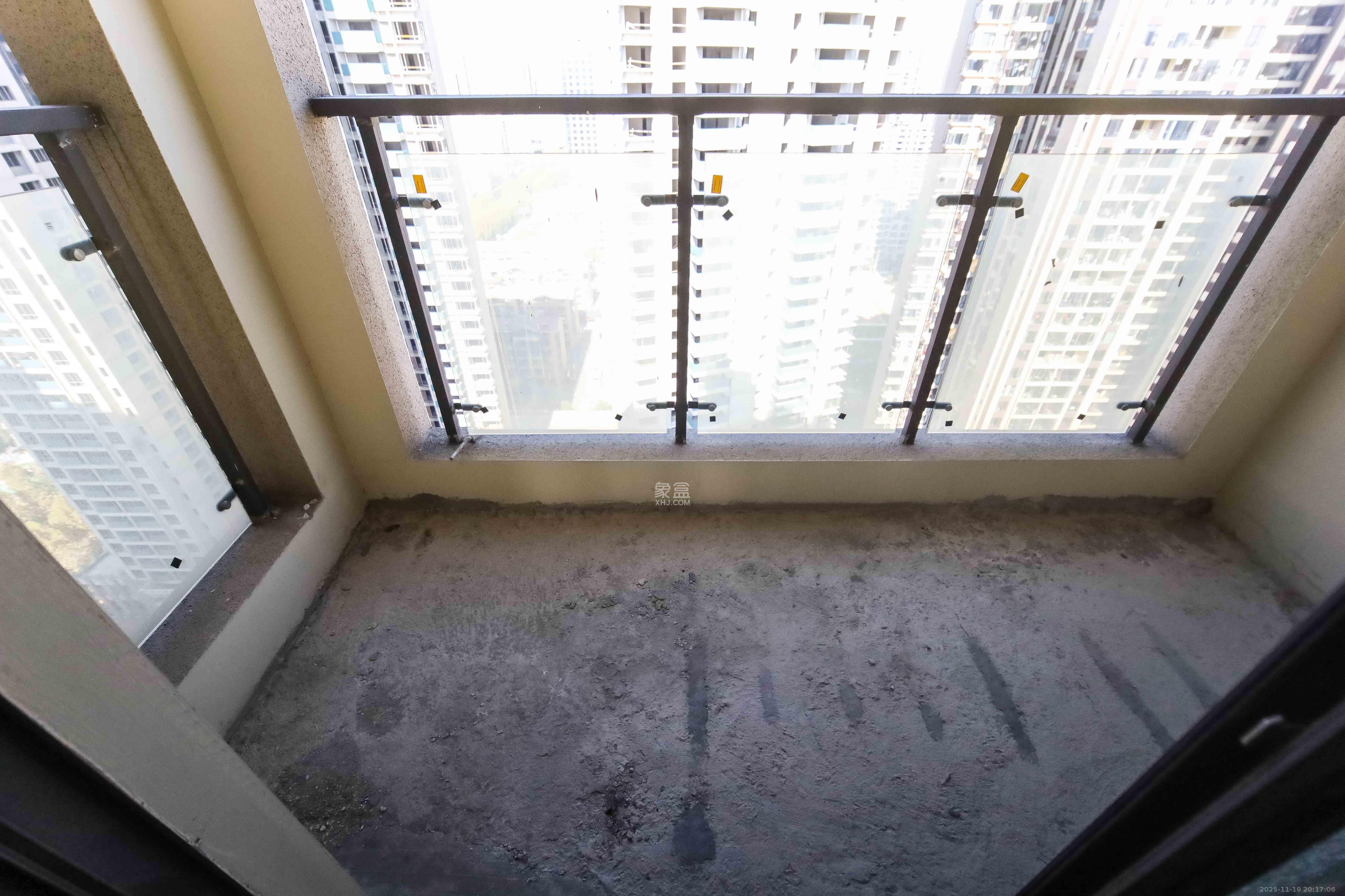 湘林熙水豪庭 4室2厅2卫 240.0万 湘林熙水豪庭 4室2厅2卫 240.0万阳台