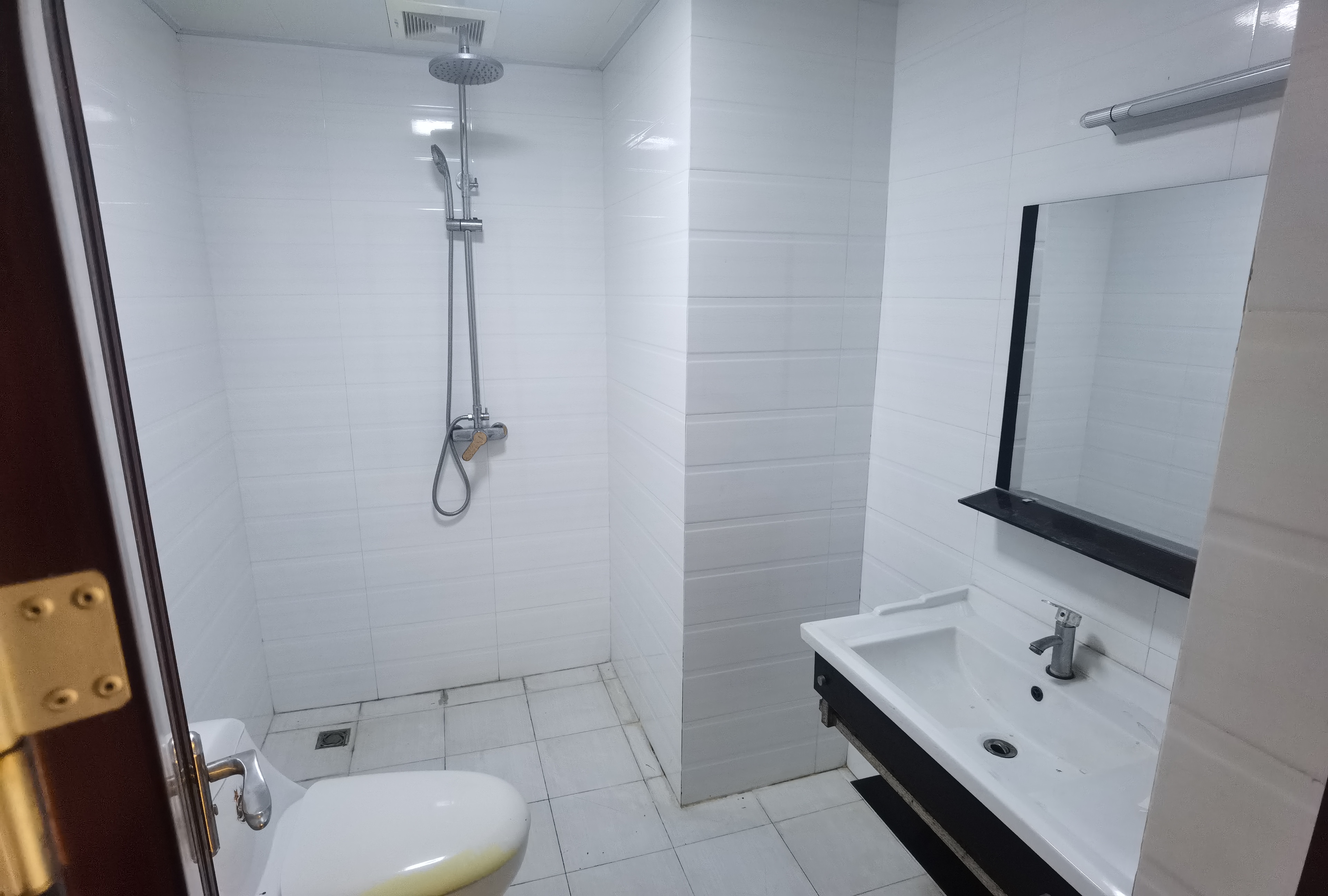 兴力国际大厦 4室1厅1卫 110.0万 兴力国际大厦 4室1厅1卫 110.0万客厅