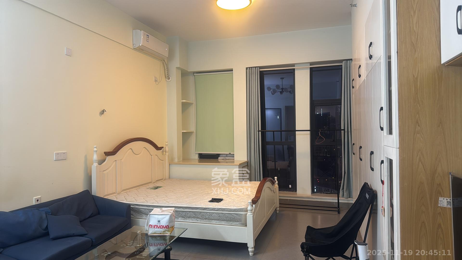 新世界广场  1室1厅1卫    1800.0元/月