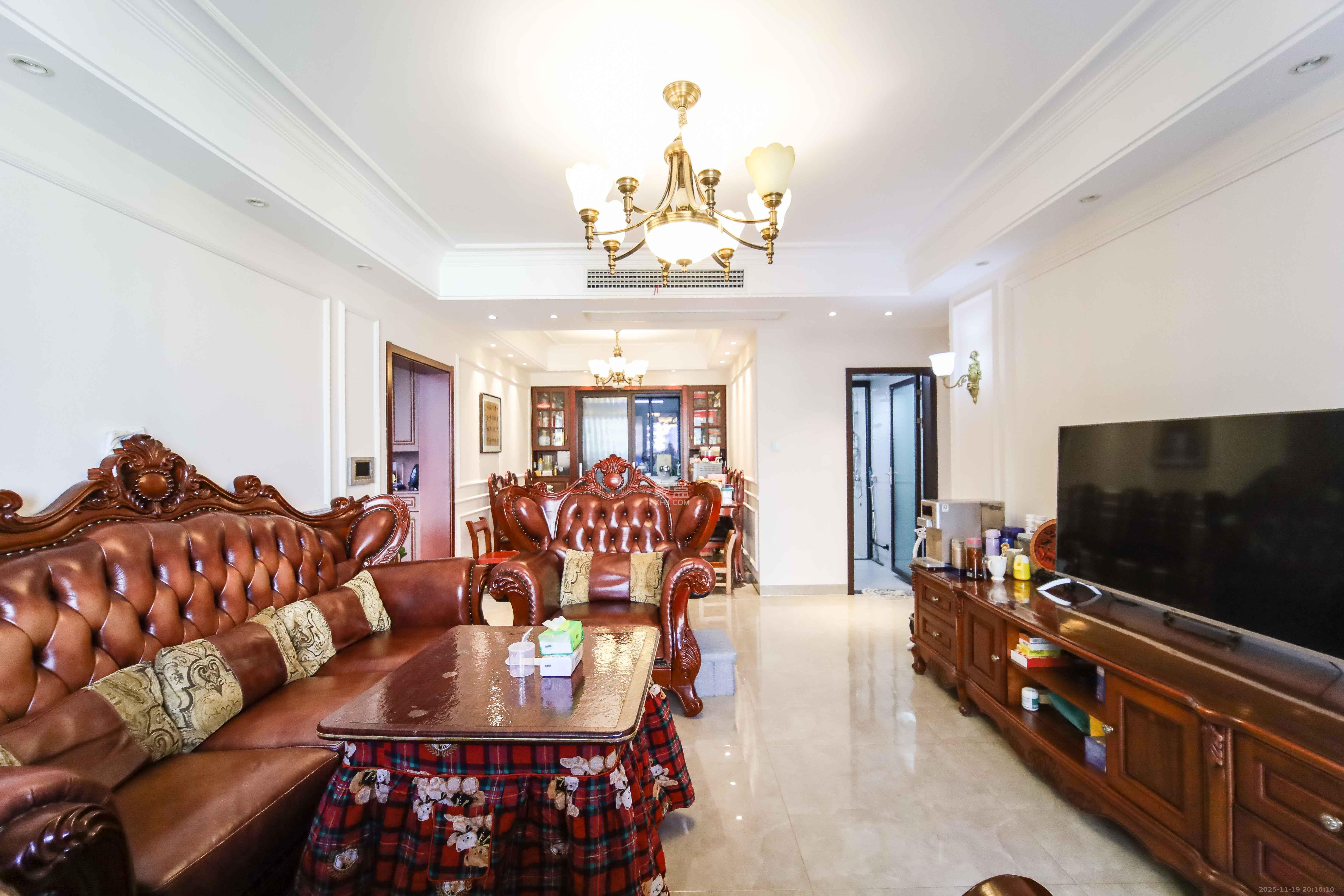 江河东澜湾 4室2厅2卫 132.0万 江河东澜湾 4室2厅2卫 132.0万客厅