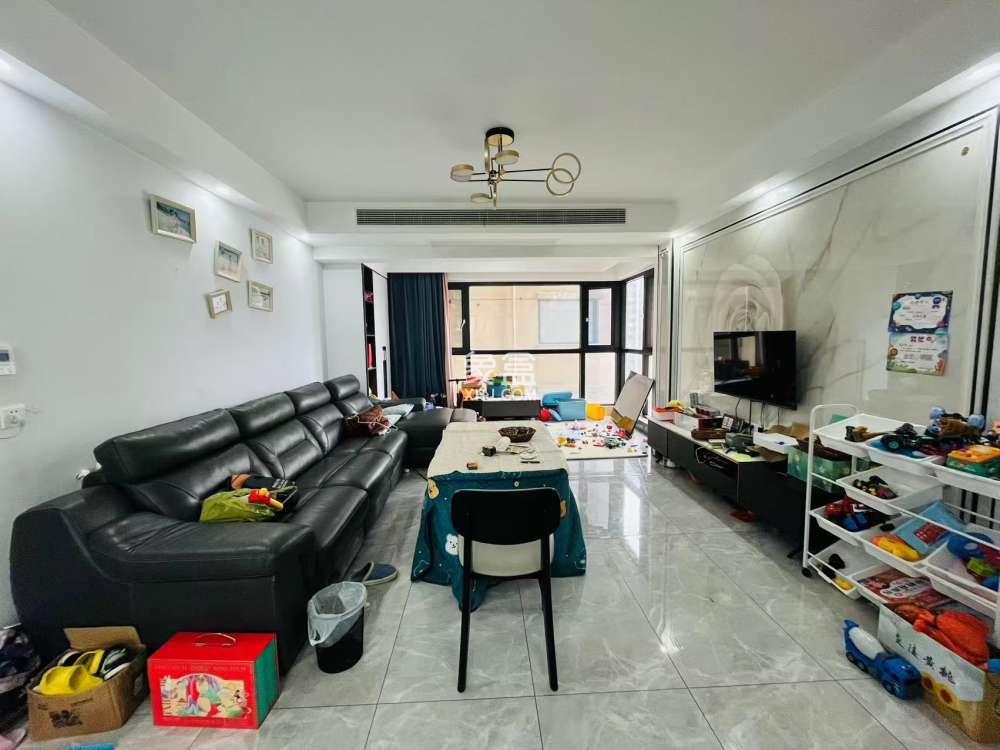 中建江湾壹号  4室2厅2卫    90.0万