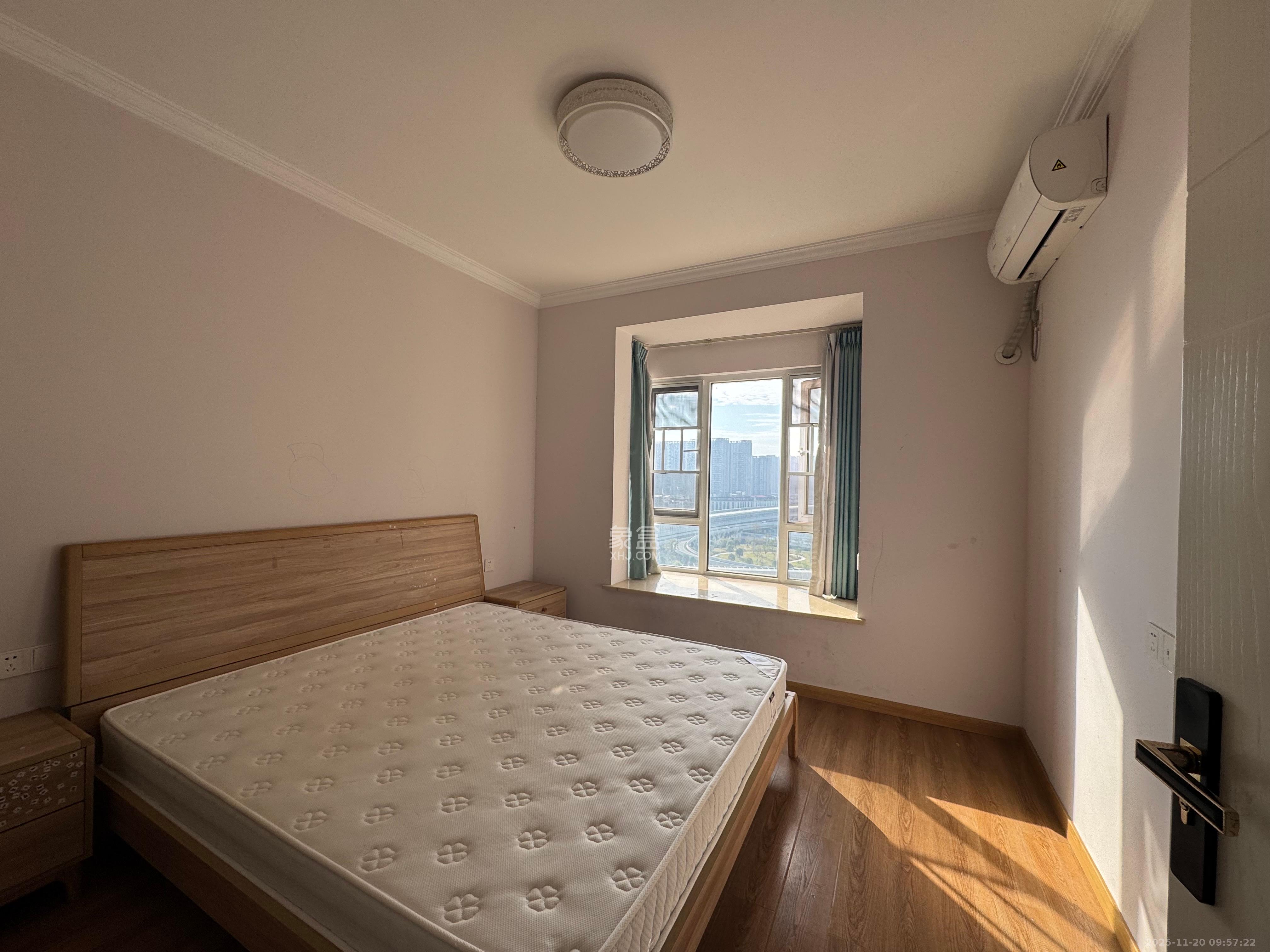 荣盛花语城  3室2厅1卫    1800.0元/月室内图1