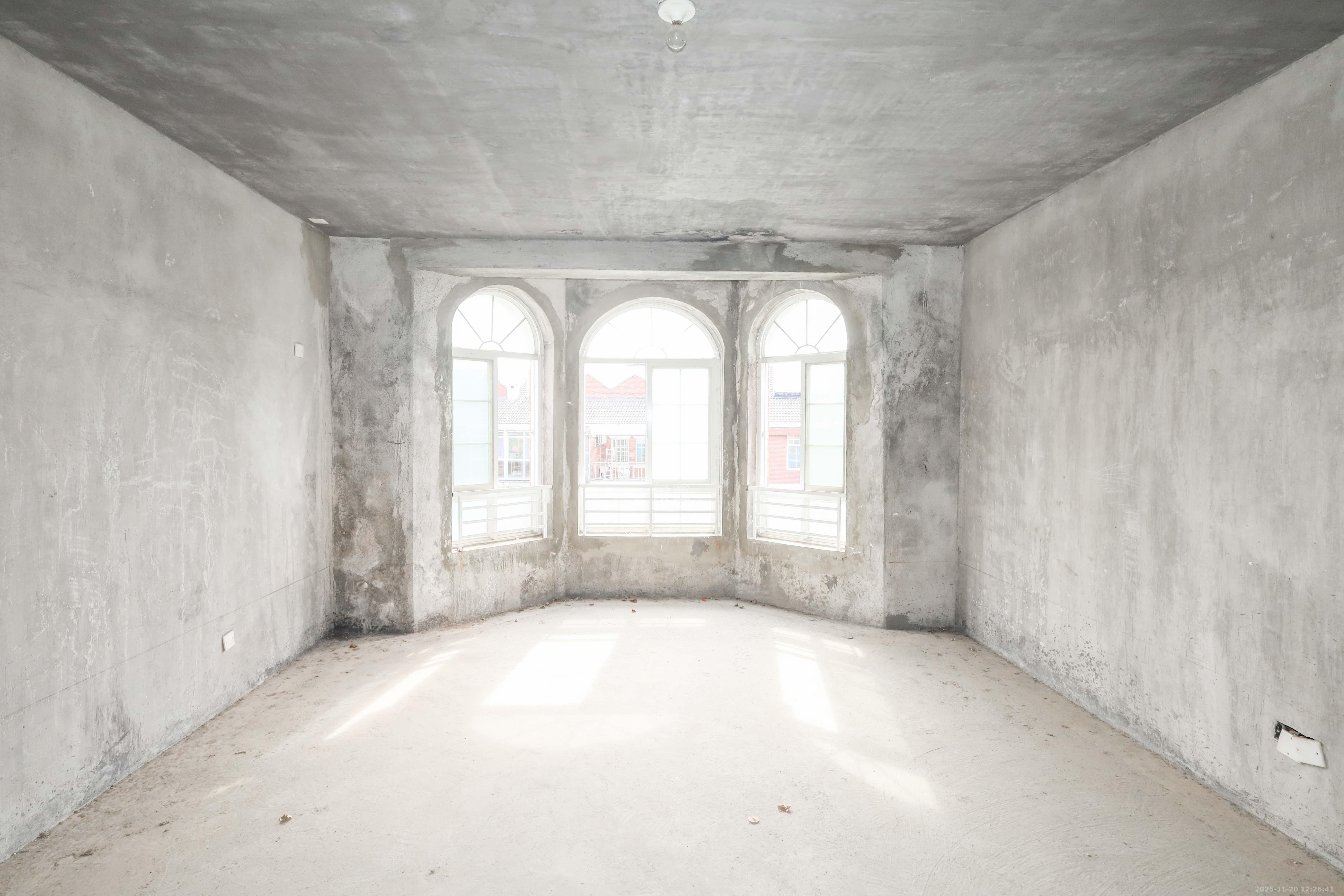 山水英伦  5室2厅2卫    145.0万