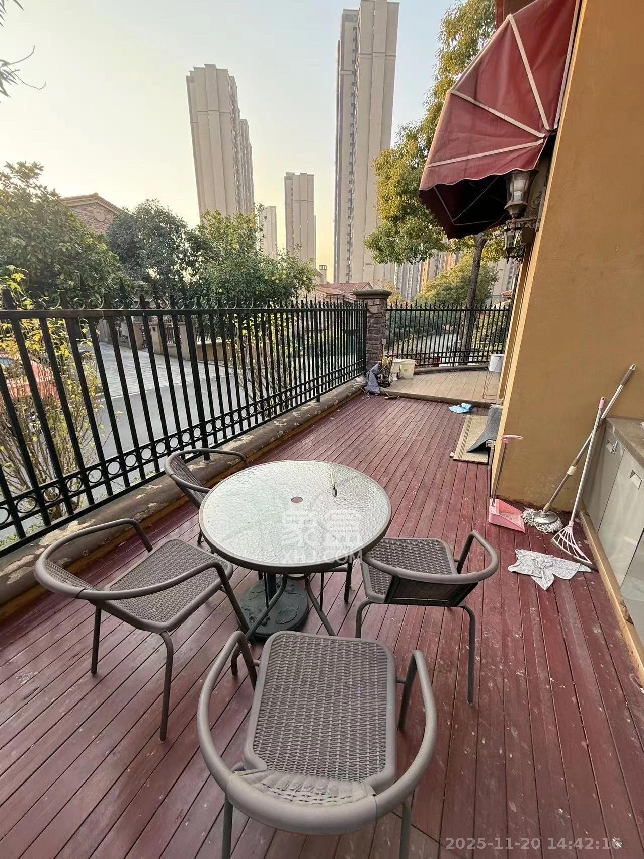 金地三千府(金地湖山樾、金地自在城) 5室1厅4卫 8500.0元/月 金地三千府(金地湖山樾、金地自在城) 5室1厅4卫 8500.0元/月室内图