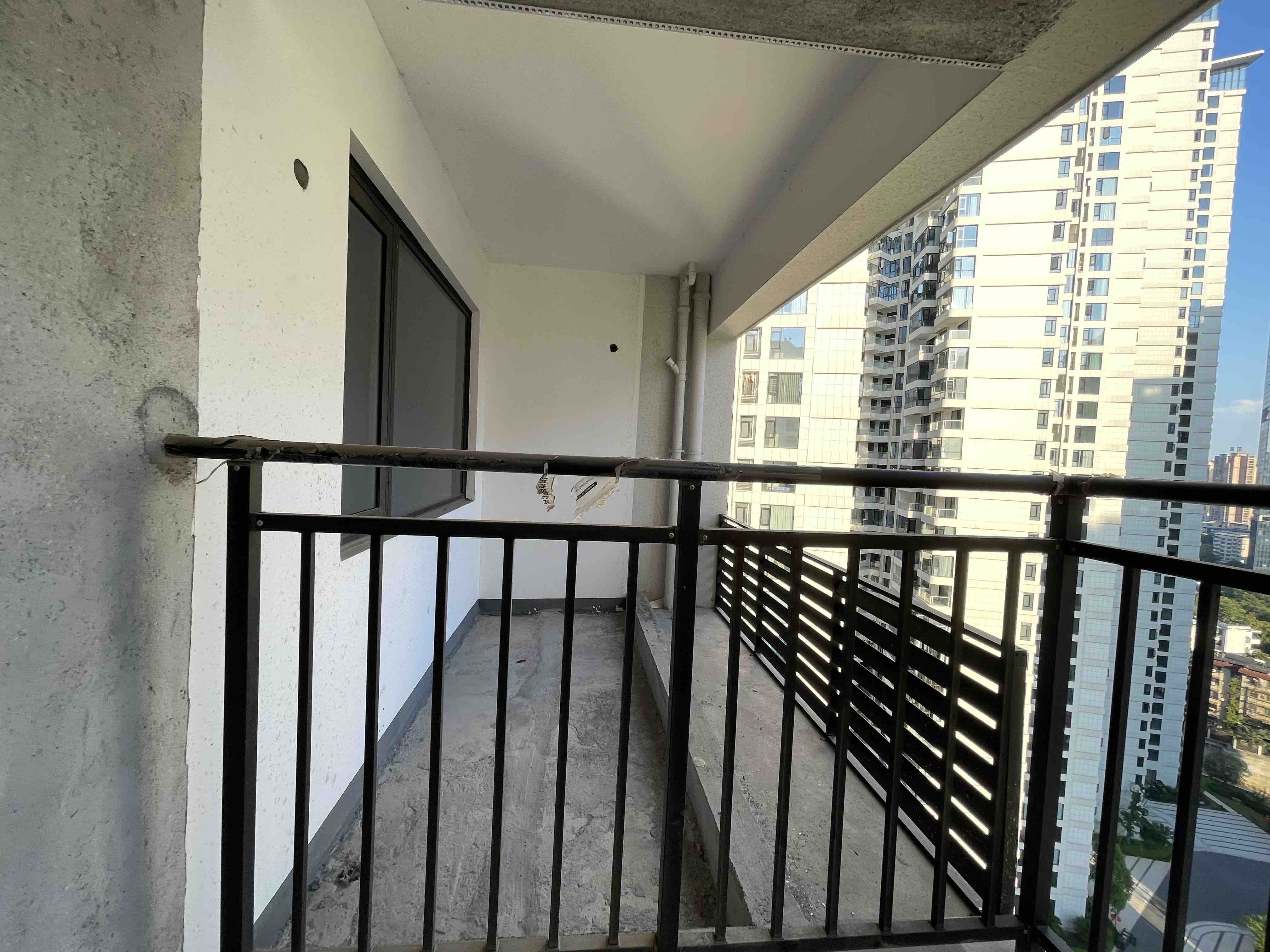 汇方雁归来 4室2厅2卫 89.8万 汇方雁归来 4室2厅2卫 89.8万客厅