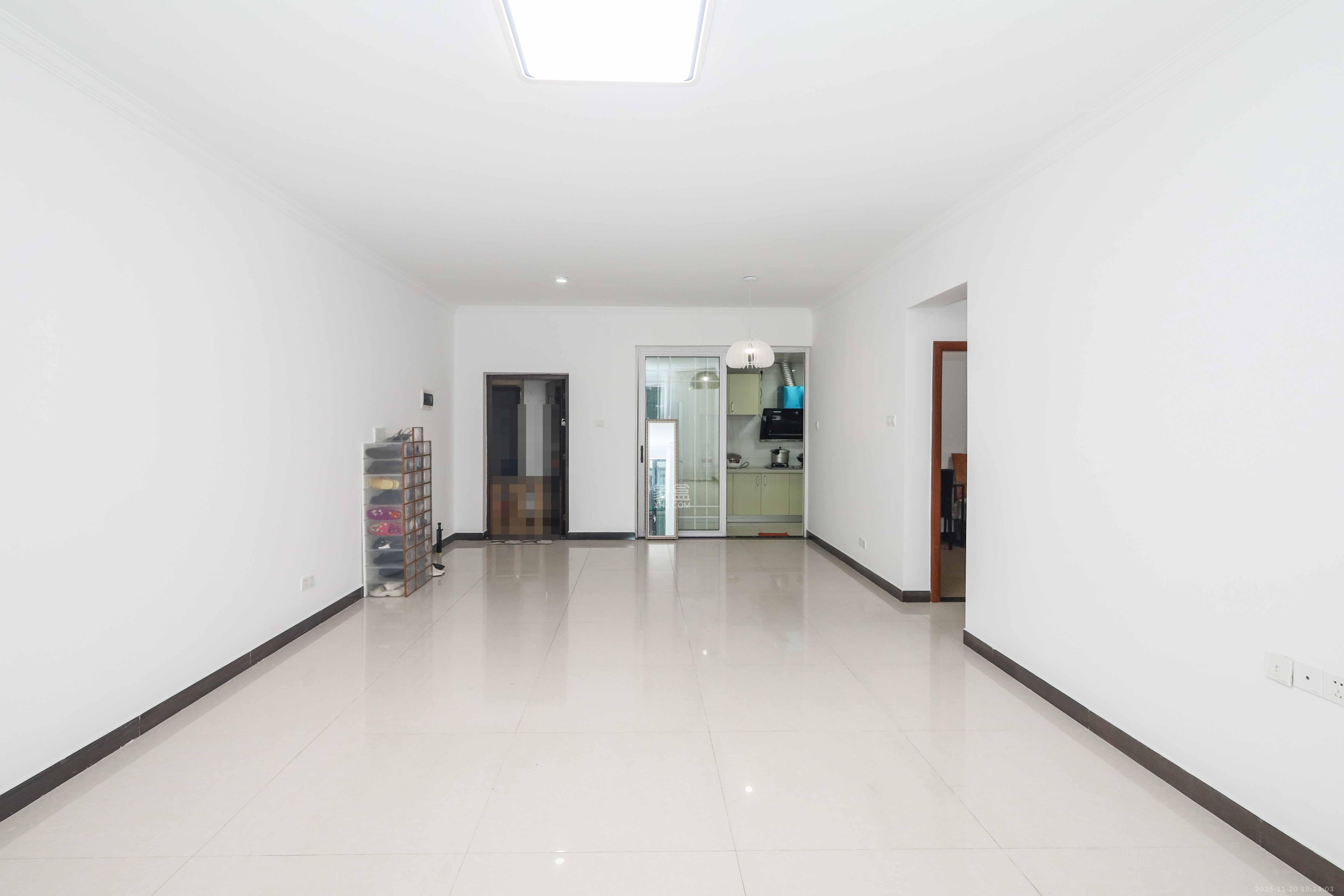 麓谷公馆(涉外国际公馆) 2室2厅1卫 68.0万 麓谷公馆(涉外国际公馆) 2室2厅1卫 68.0万客厅