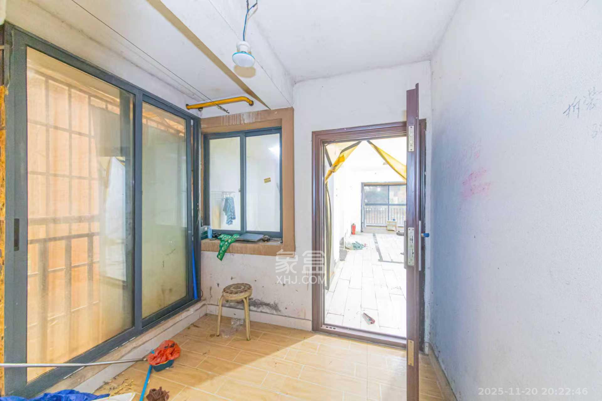 中建芙蓉嘉苑 3室2厅1卫 1800.0元/月 中建芙蓉嘉苑 3室2厅1卫 1800.0元/月室内图