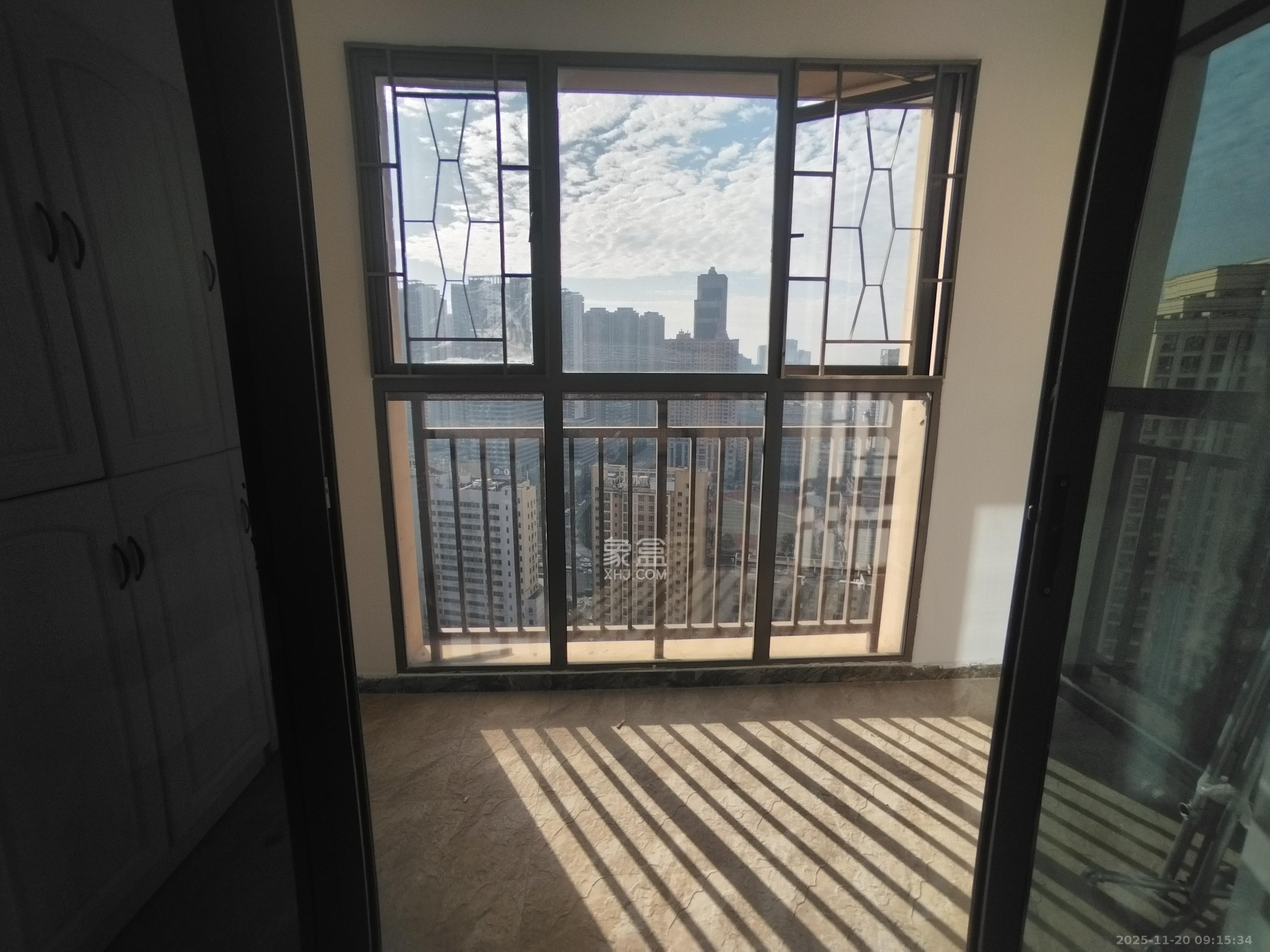 世茂铂翠湾二期 3室2厅1卫 3200.0元/月 世茂铂翠湾二期 3室2厅1卫 3200.0元/月室内图