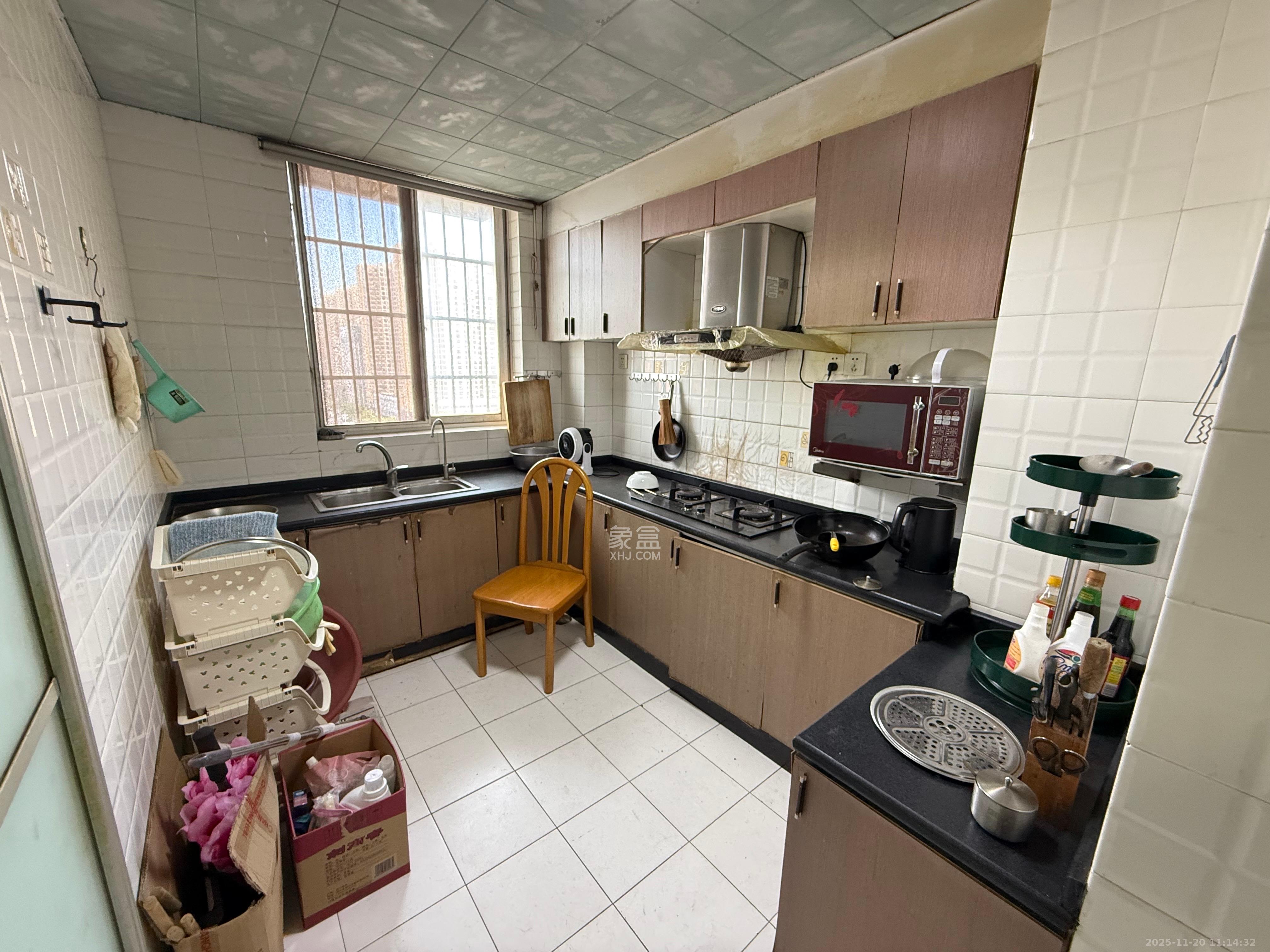 朝阳欣园  4室2厅2卫    3100.0元/月室内图