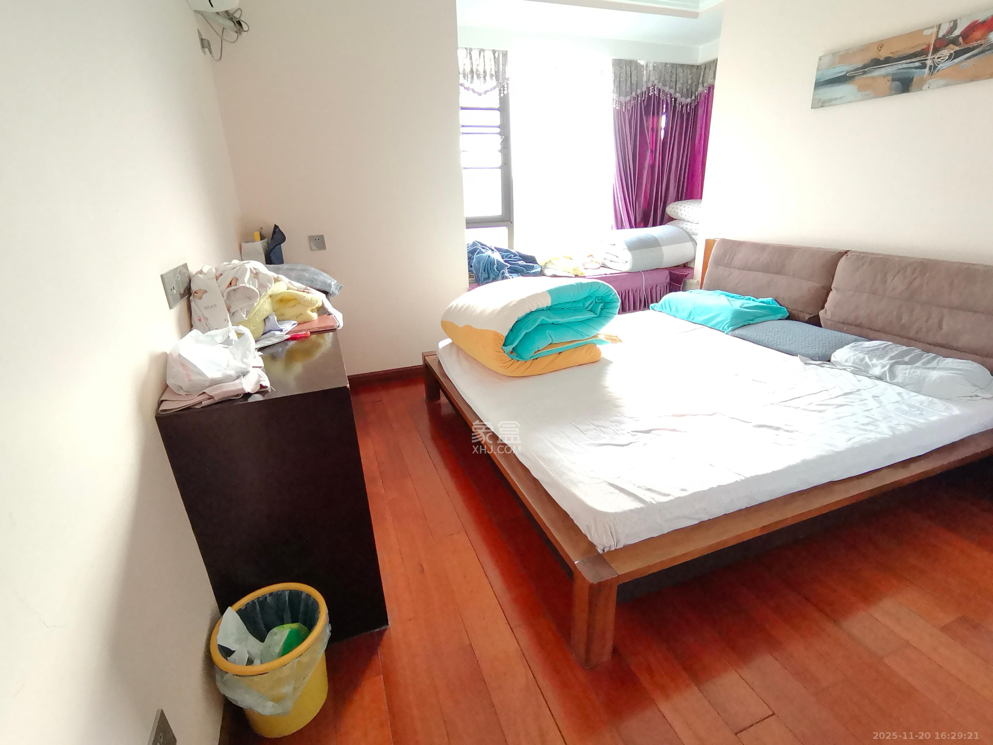 卓越蔚蓝海岸三期  2室2厅1卫    2400.0元/月