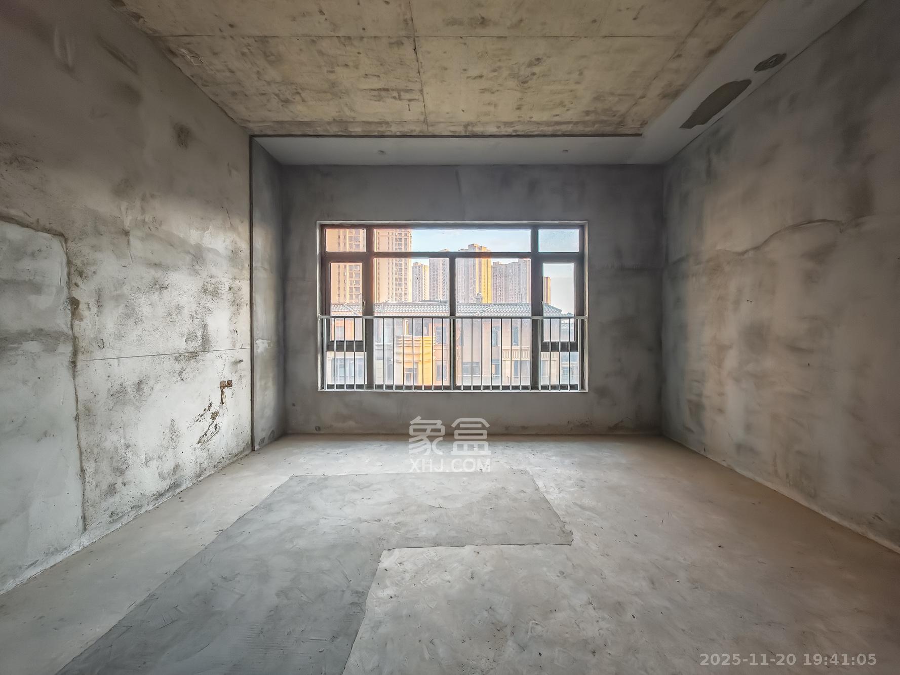 恒大御景天下城二期 5室2厅3卫 220.0万 恒大御景天下城二期 5室2厅3卫 220.0万卧室