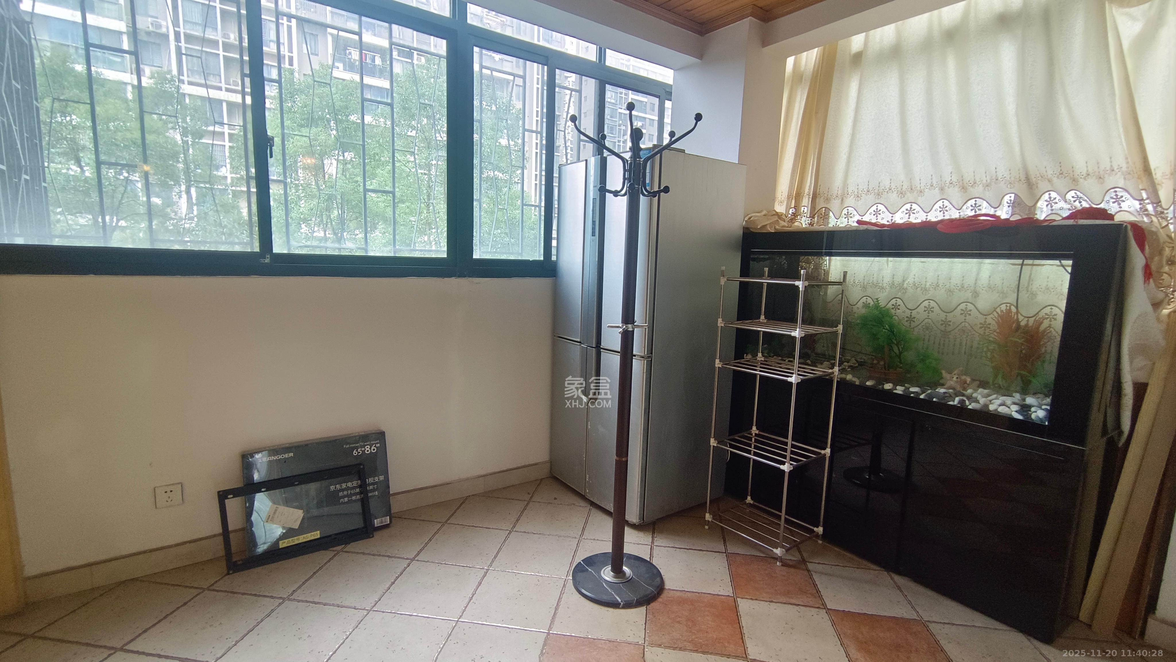 湘江世纪城聚江苑 4室2厅2卫 2900.0元/月 湘江世纪城聚江苑 4室2厅2卫 2900.0元/月室内图