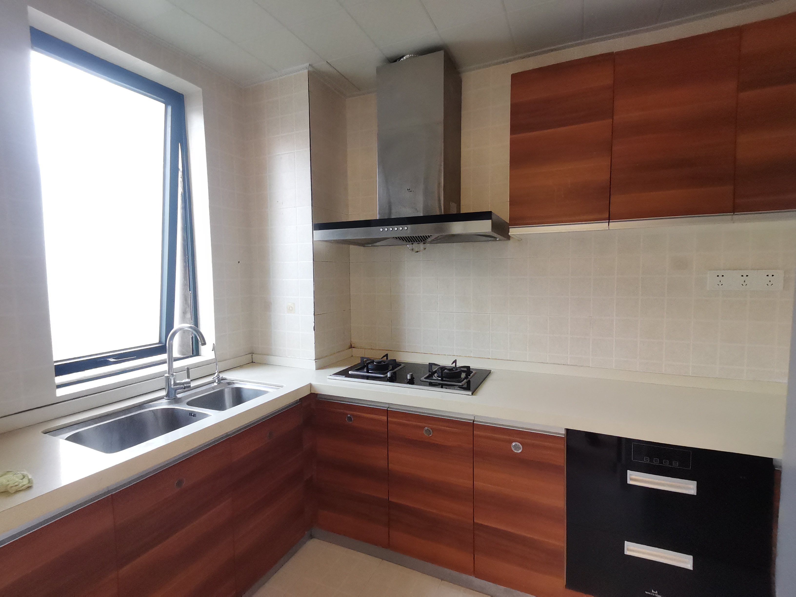 海阔天空-国瑞城一期(名仕苑) 3室2厅2卫 4300.0元/月 海阔天空-国瑞城一期(名仕苑) 3室2厅2卫 4300.0元/月室内图