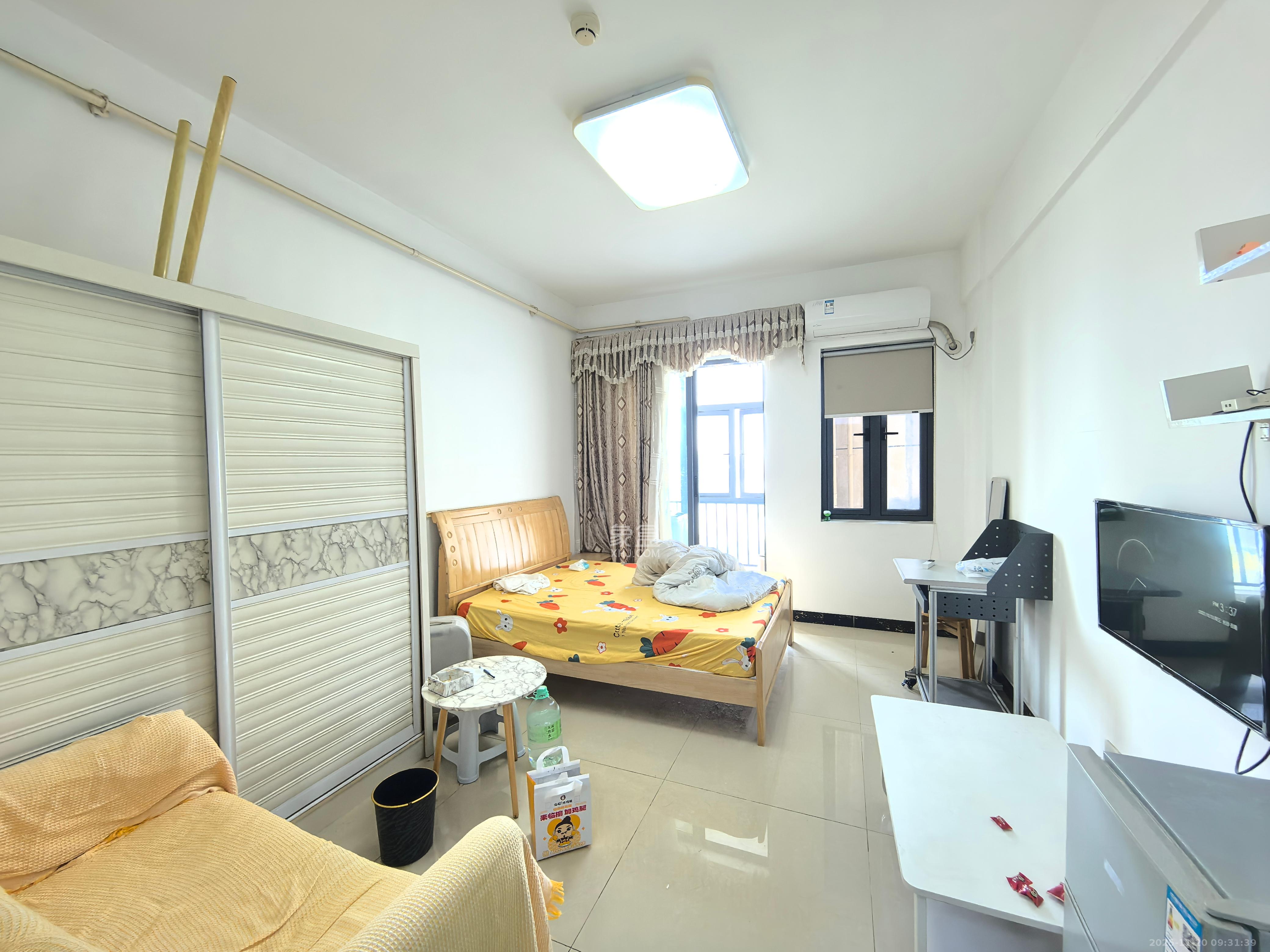 蓝光雍锦阁  1室1厅1卫    1500.0元/月