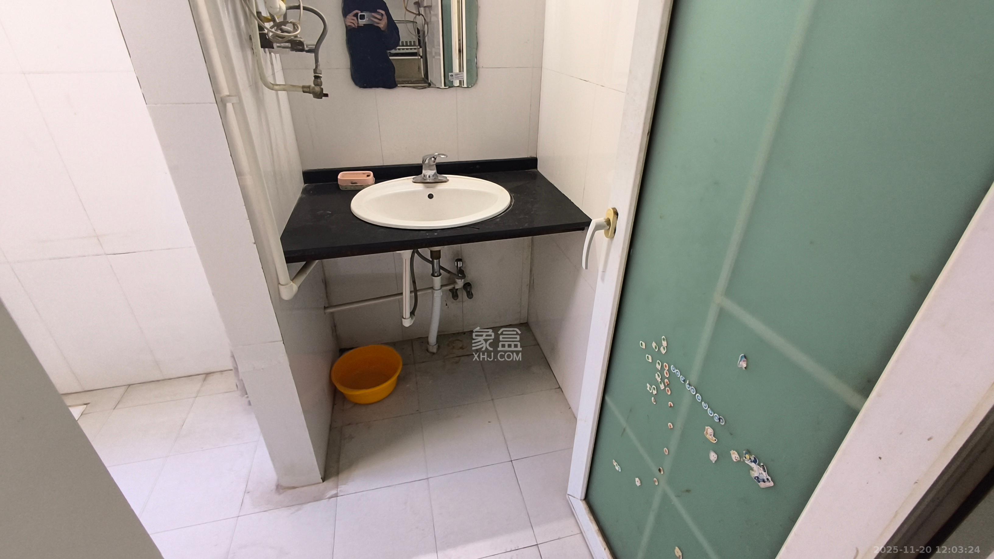 海利宿舍  3室2厅1卫    3200.0元/月