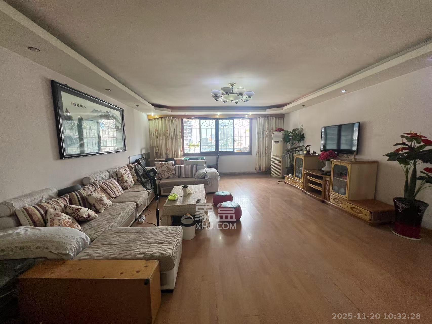 福乐凯公寓 3室2厅2卫 3000.0元/月 福乐凯公寓 3室2厅2卫 3000.0元/月室内图