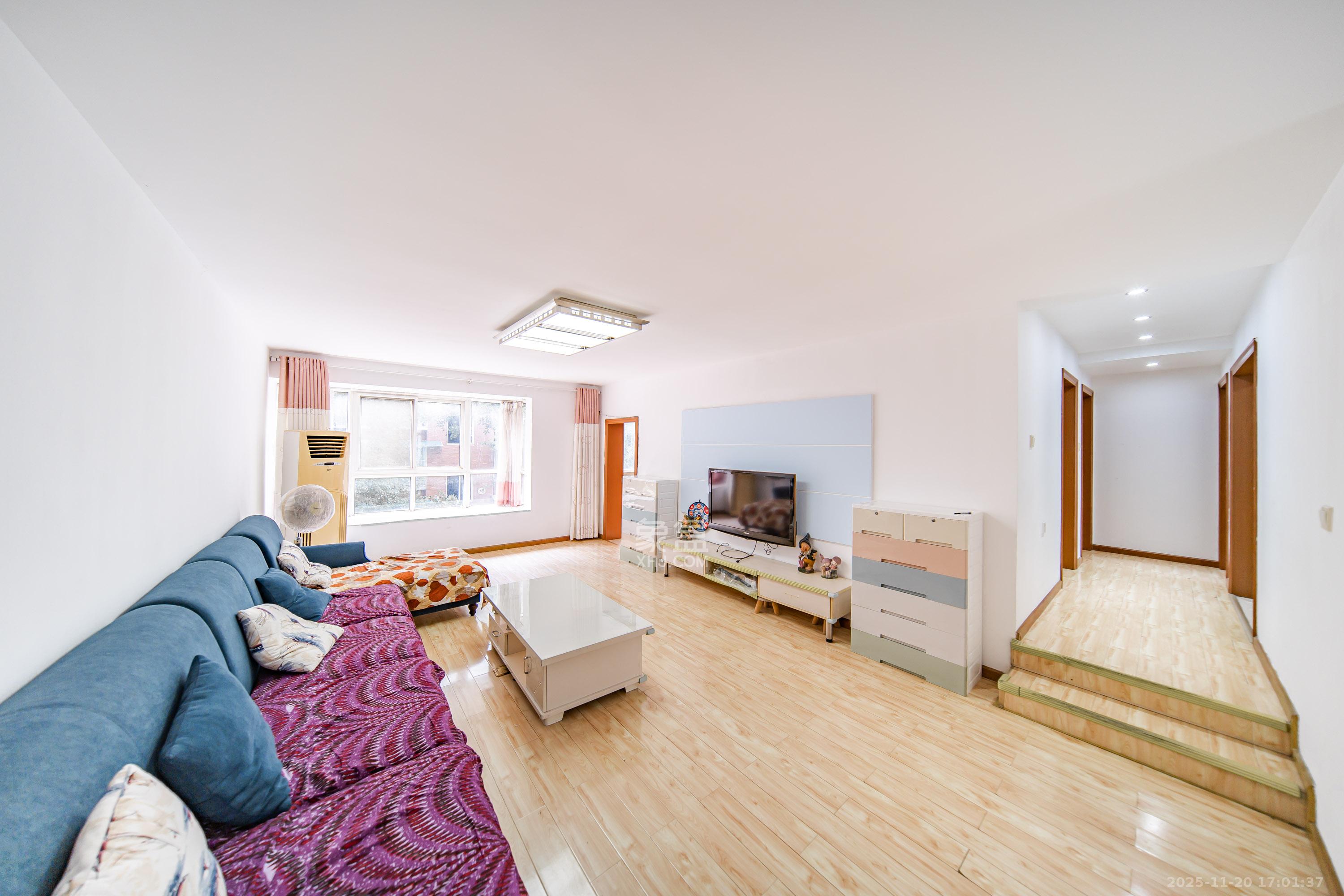 金地园 3室2厅2卫 72.0万 金地园 3室2厅2卫 72.0万客厅