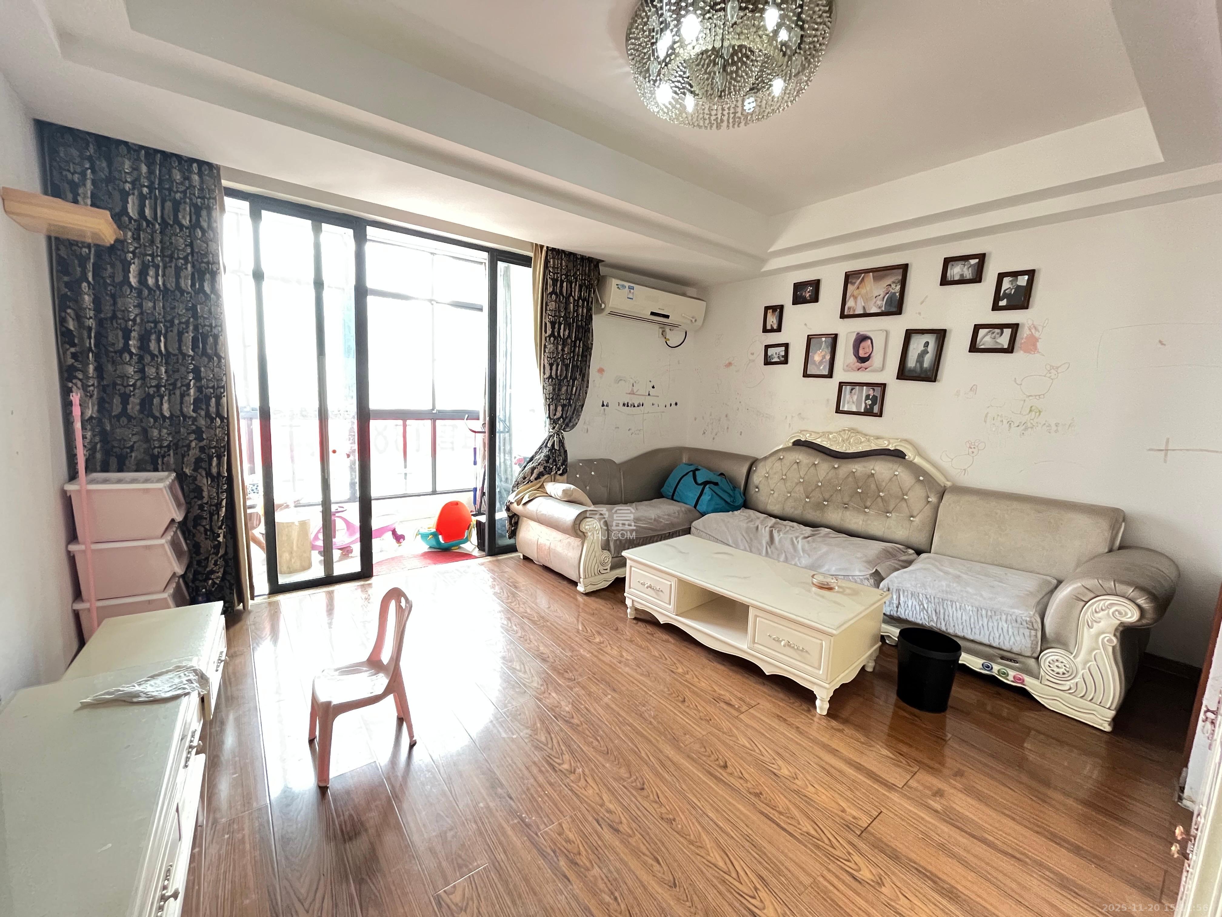 阳光100三期 3室2厅1卫 2200.0元/月 阳光100三期 3室2厅1卫 2200.0元/月室内图