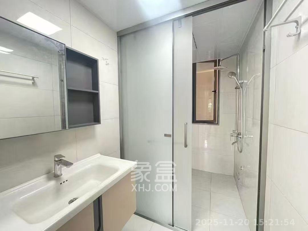 紫华郡  3室2厅2卫    2100.0元/月室内图