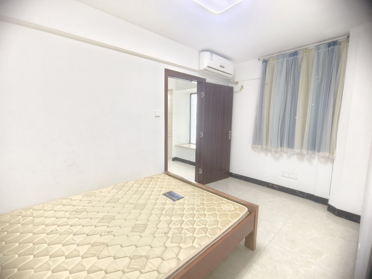 紫泉花坊  3室2厅2卫    2300.0元/月室内图