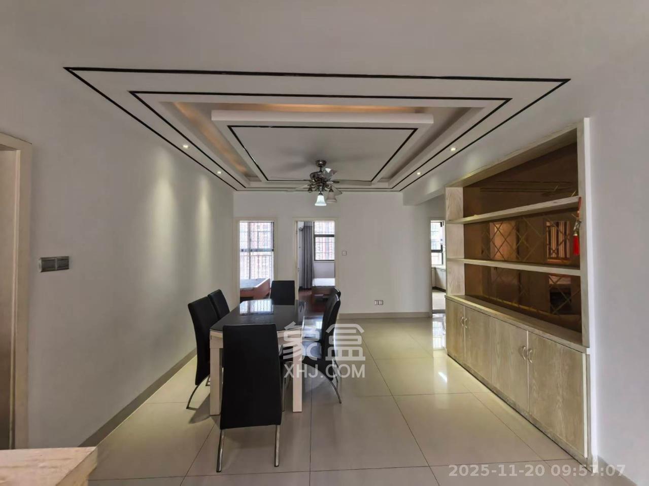 华雅花园  3室2厅2卫    46.8万客厅