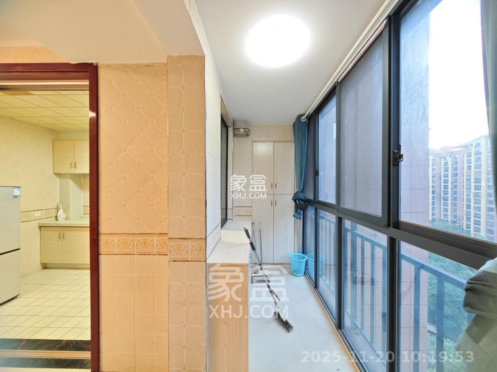 翡翠云天  4室2厅2卫    2500.0元/月室内图