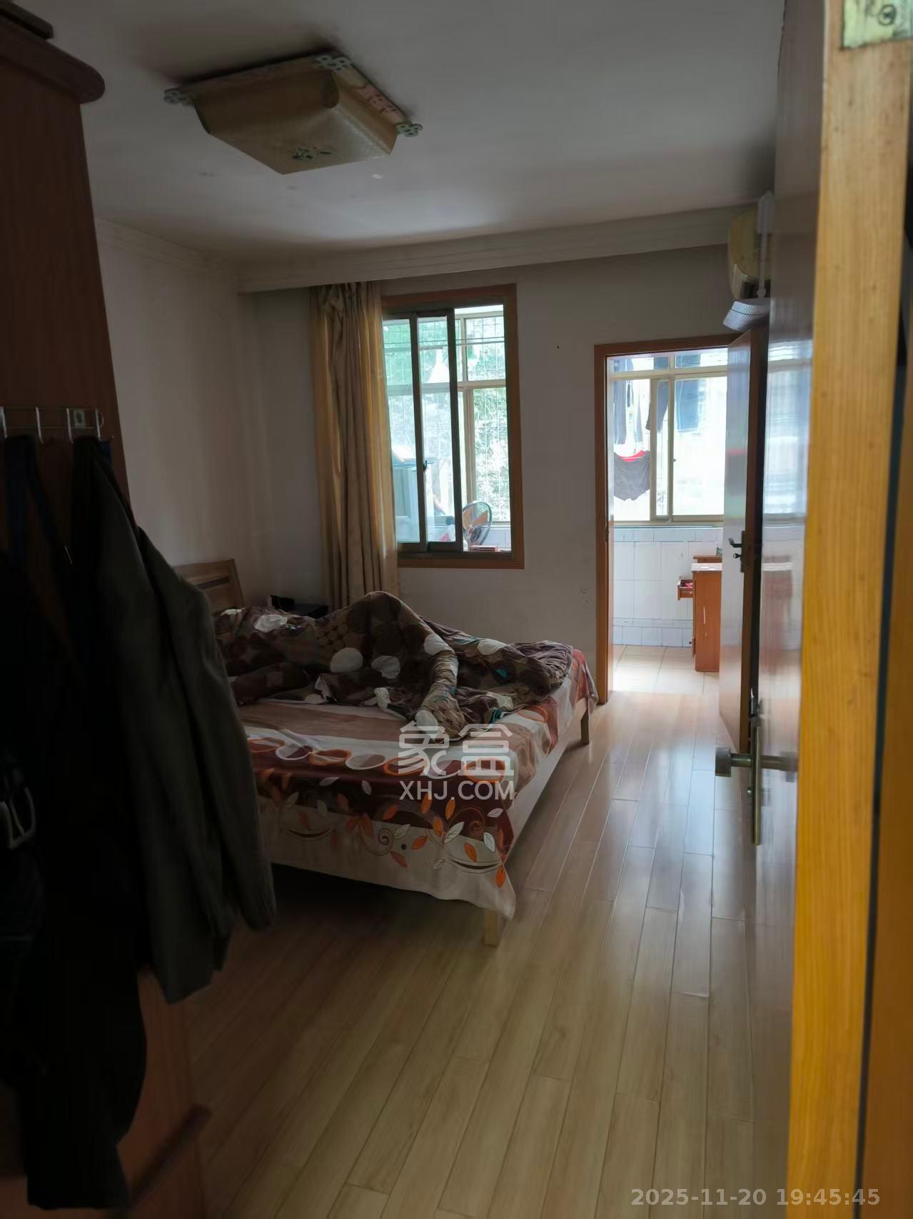 国庆新村  2室1厅1卫    1300.0元/月室内图