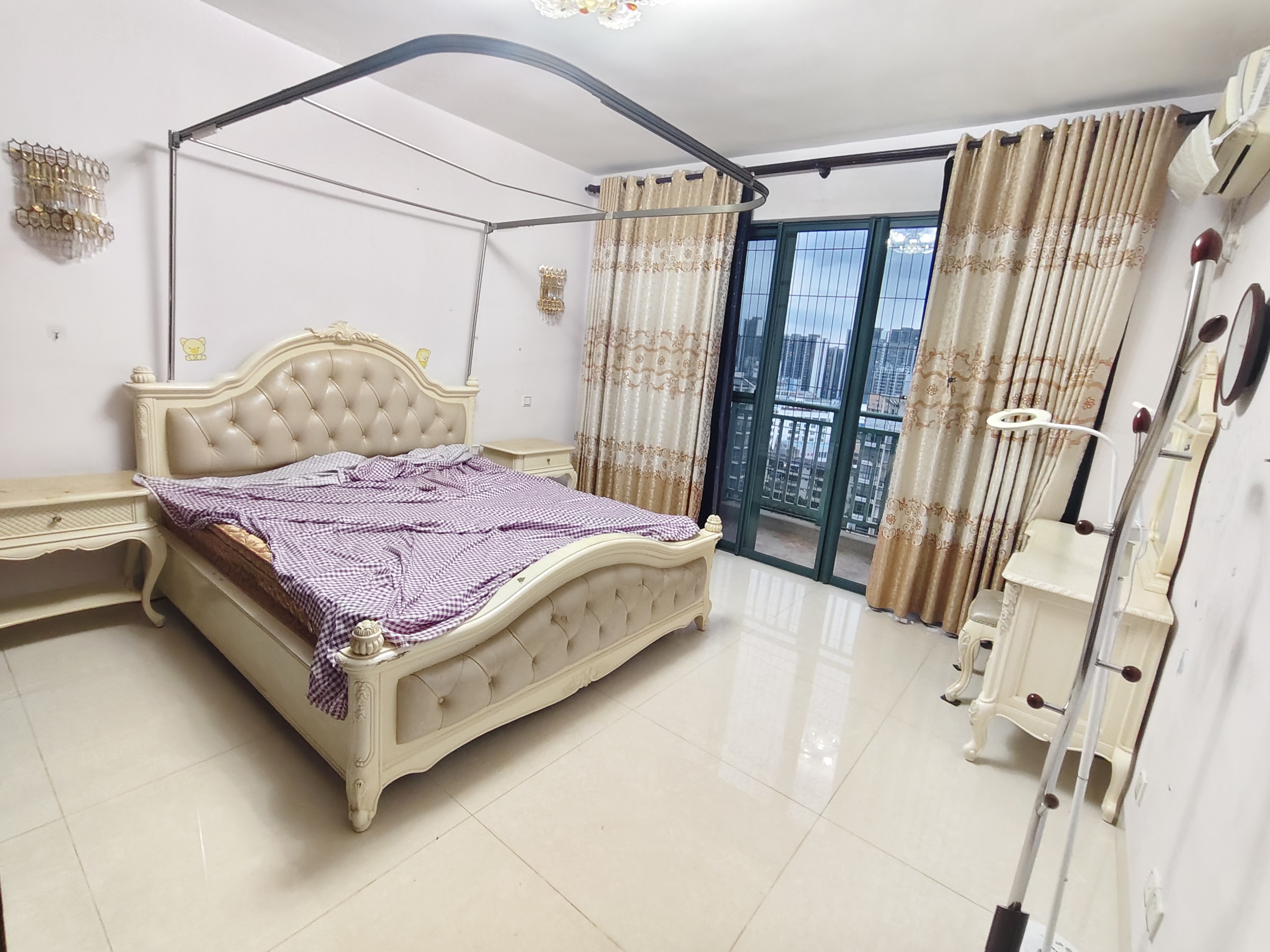 都市森林 5室2厅2卫 4500.0元/月 都市森林 5室2厅2卫 4500.0元/月室内图