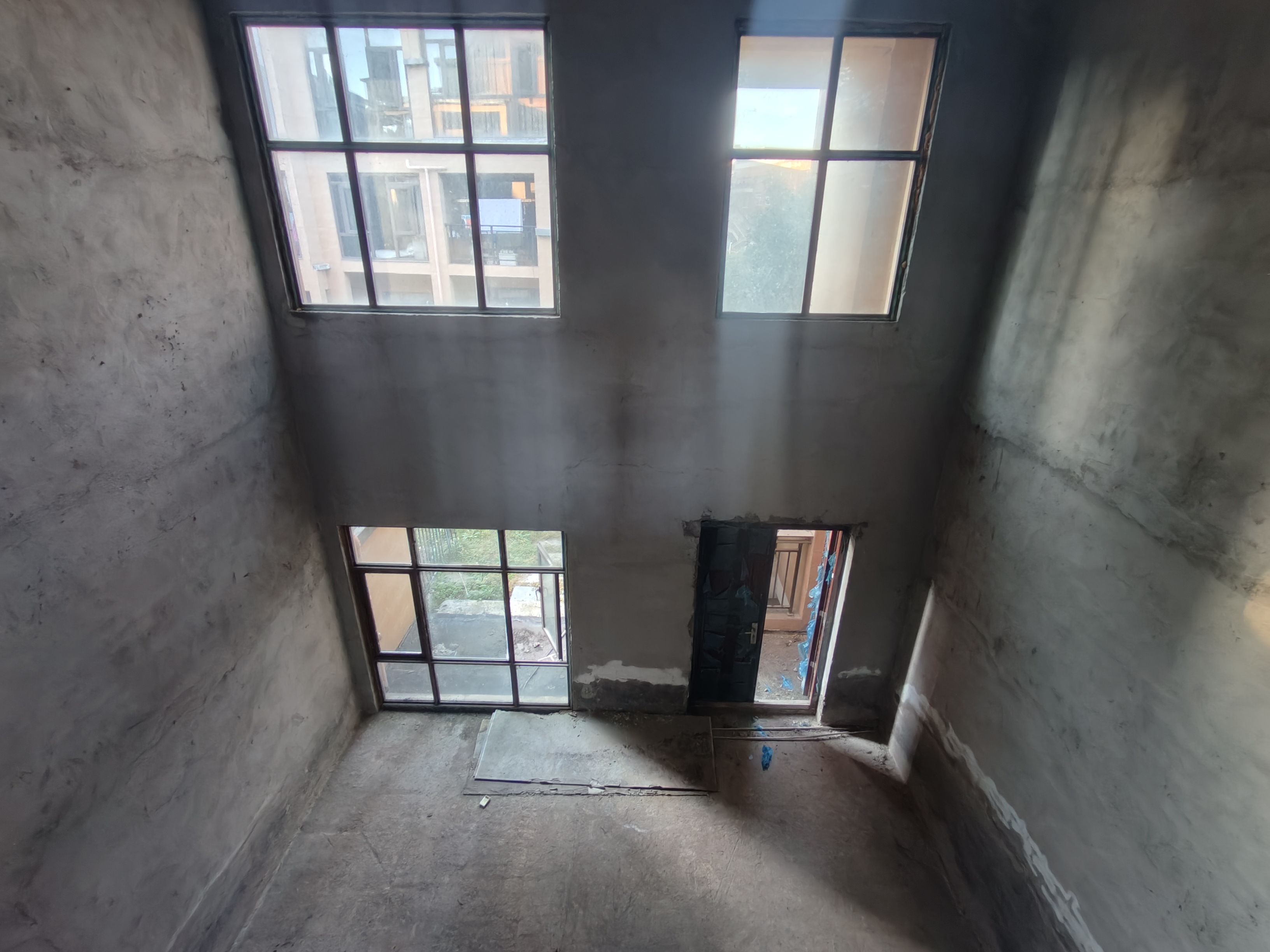 中天鹭鸶湾一期  6室2厅3卫    265.0万客厅