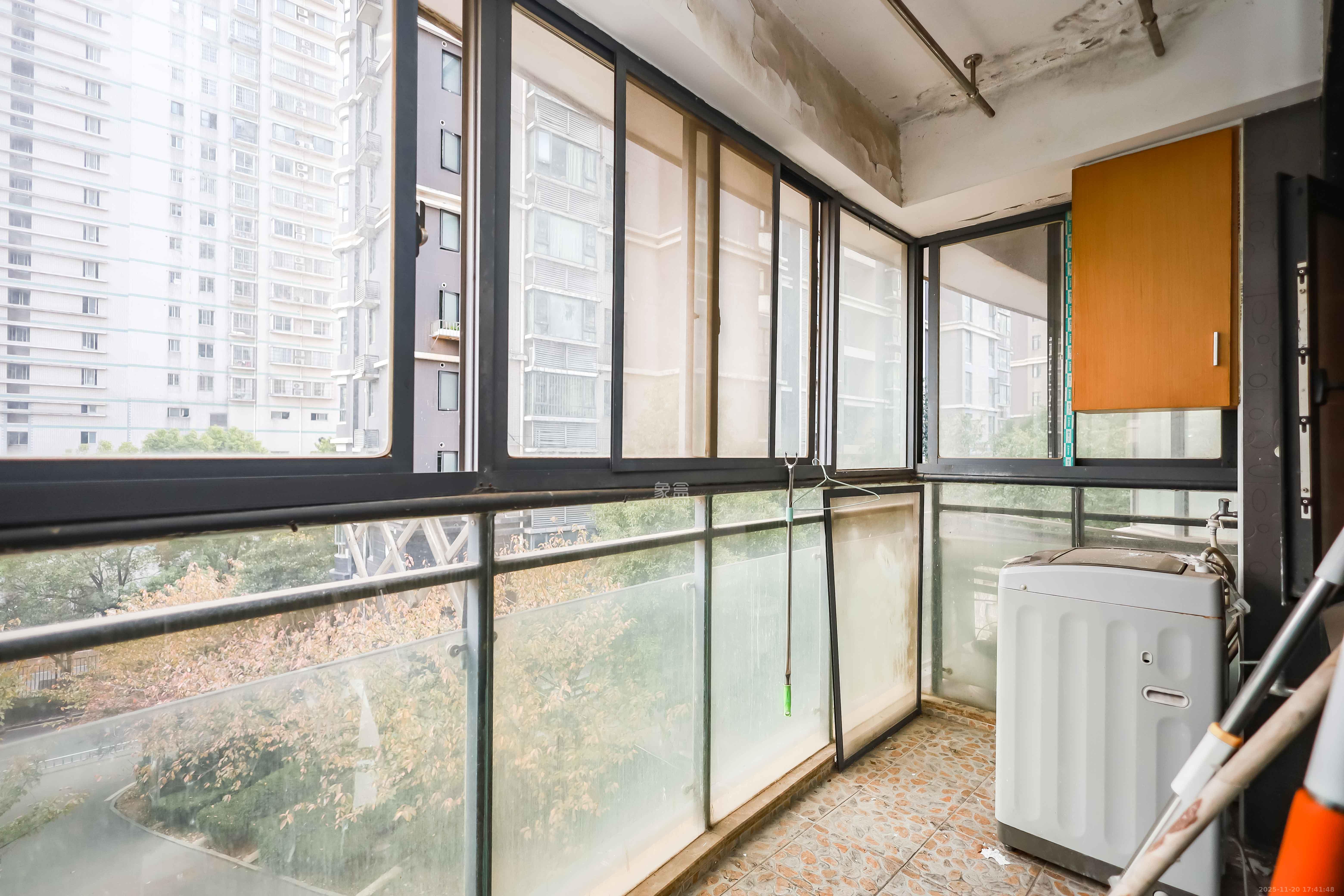 西城龙庭 3室1厅1卫 85.0万 西城龙庭 3室1厅1卫 85.0万阳台