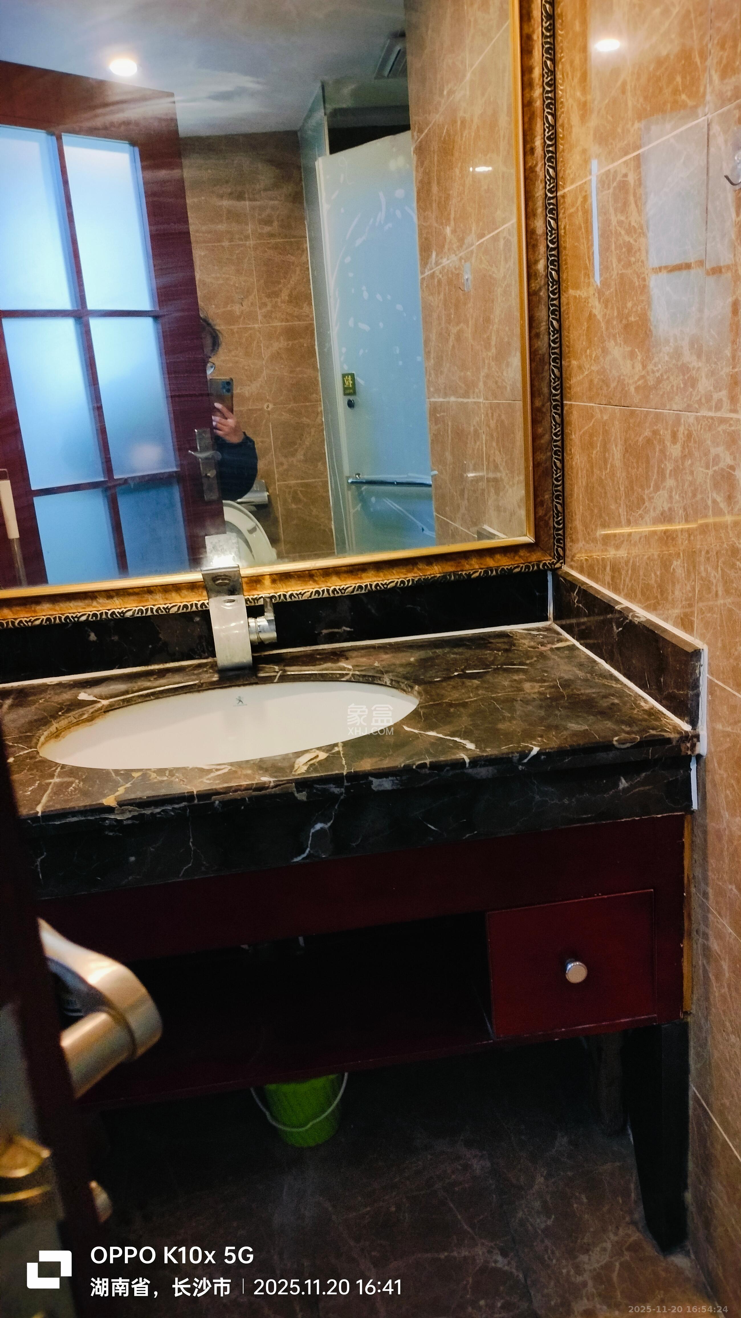 山水华景  1室1厅1卫    1200.0元/月小区图