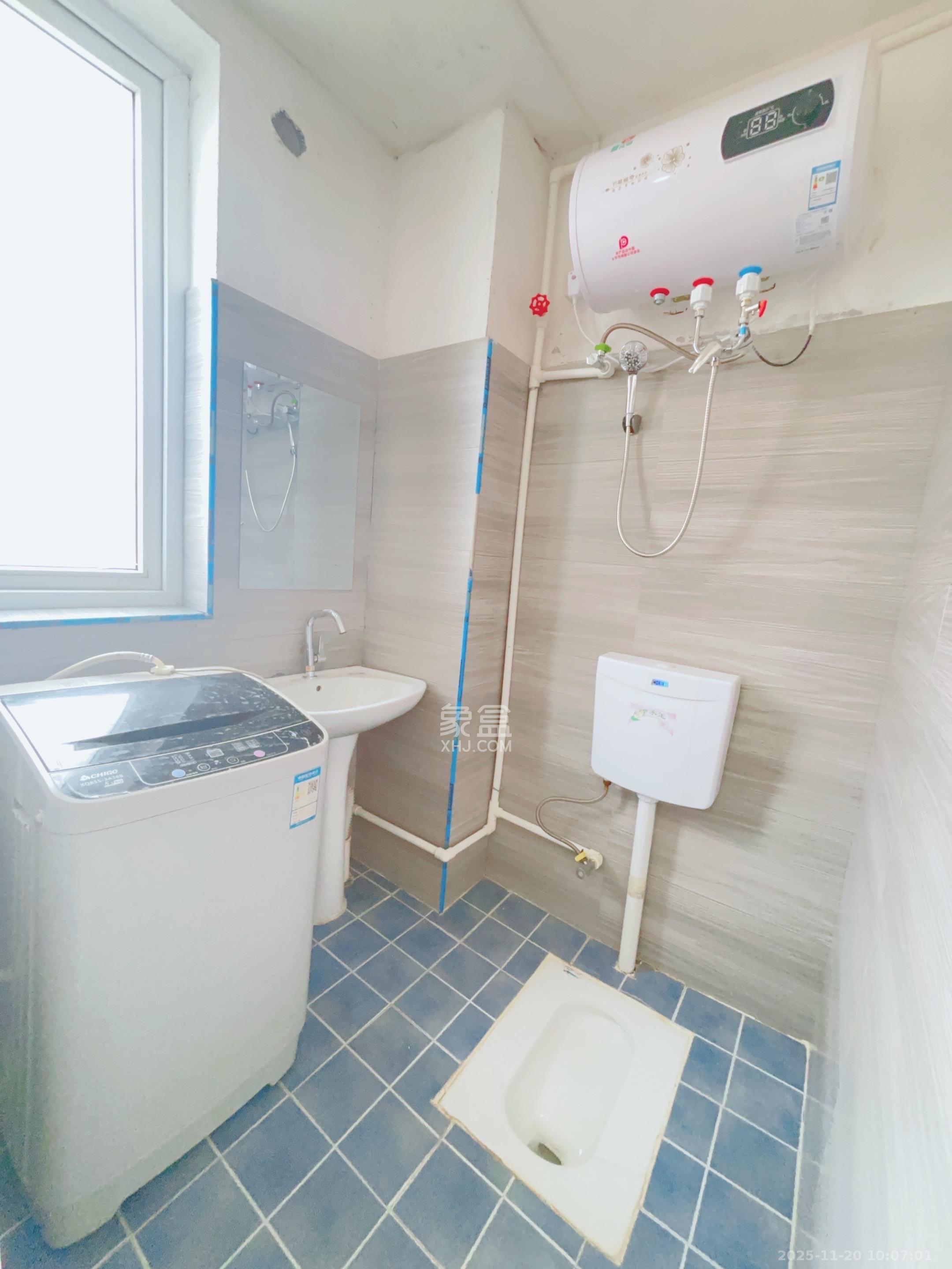 保利香槟国际 1室2厅1卫 700.0元/月 保利香槟国际 1室2厅1卫 700.0元/月室内图