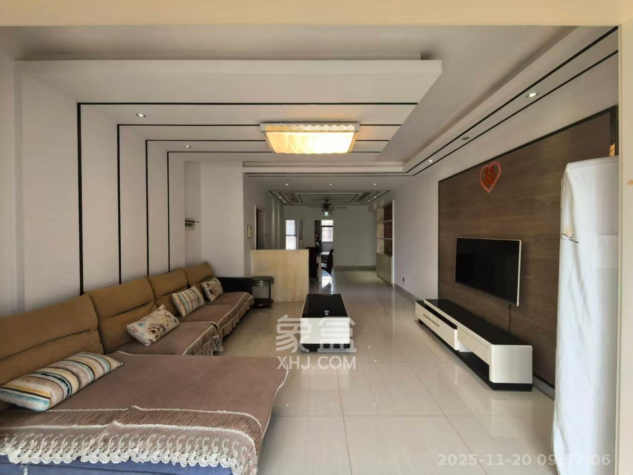 华雅花园  3室2厅2卫    46.8万客厅